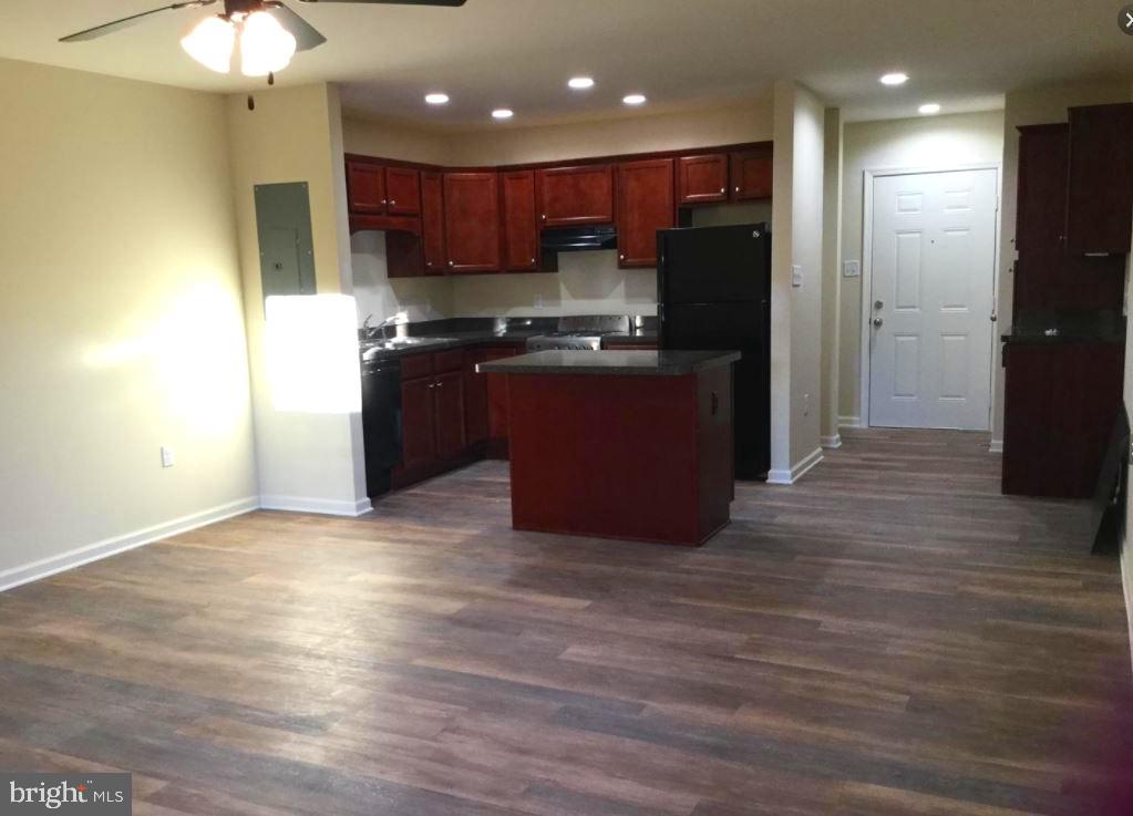 DAVIS STRASBURG - Residential Lease