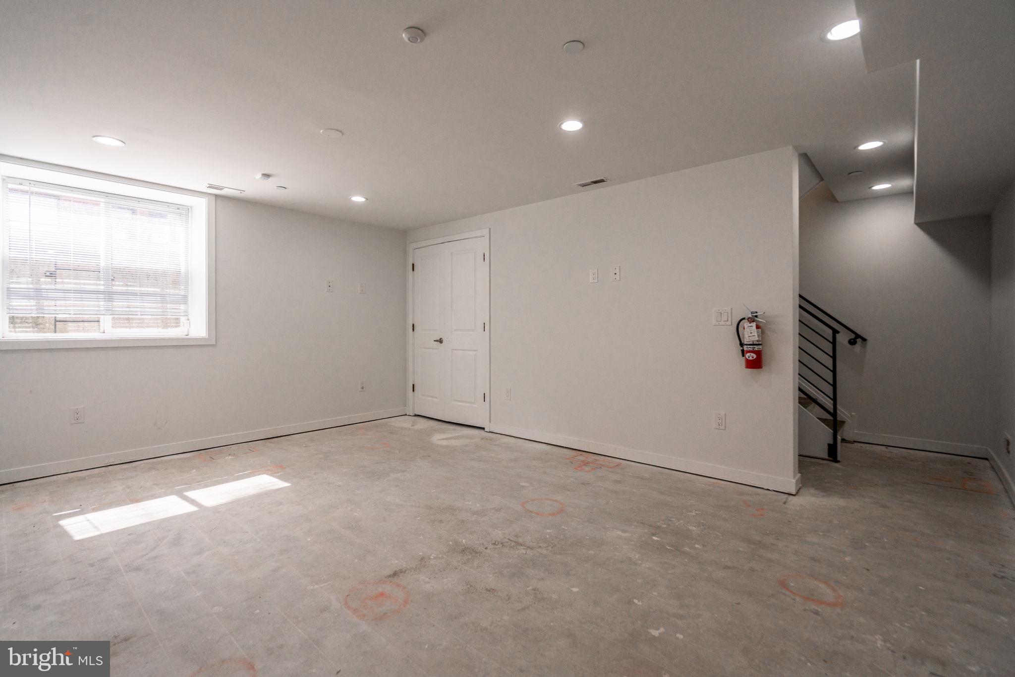 POINT BREEZE - Commercial Lease