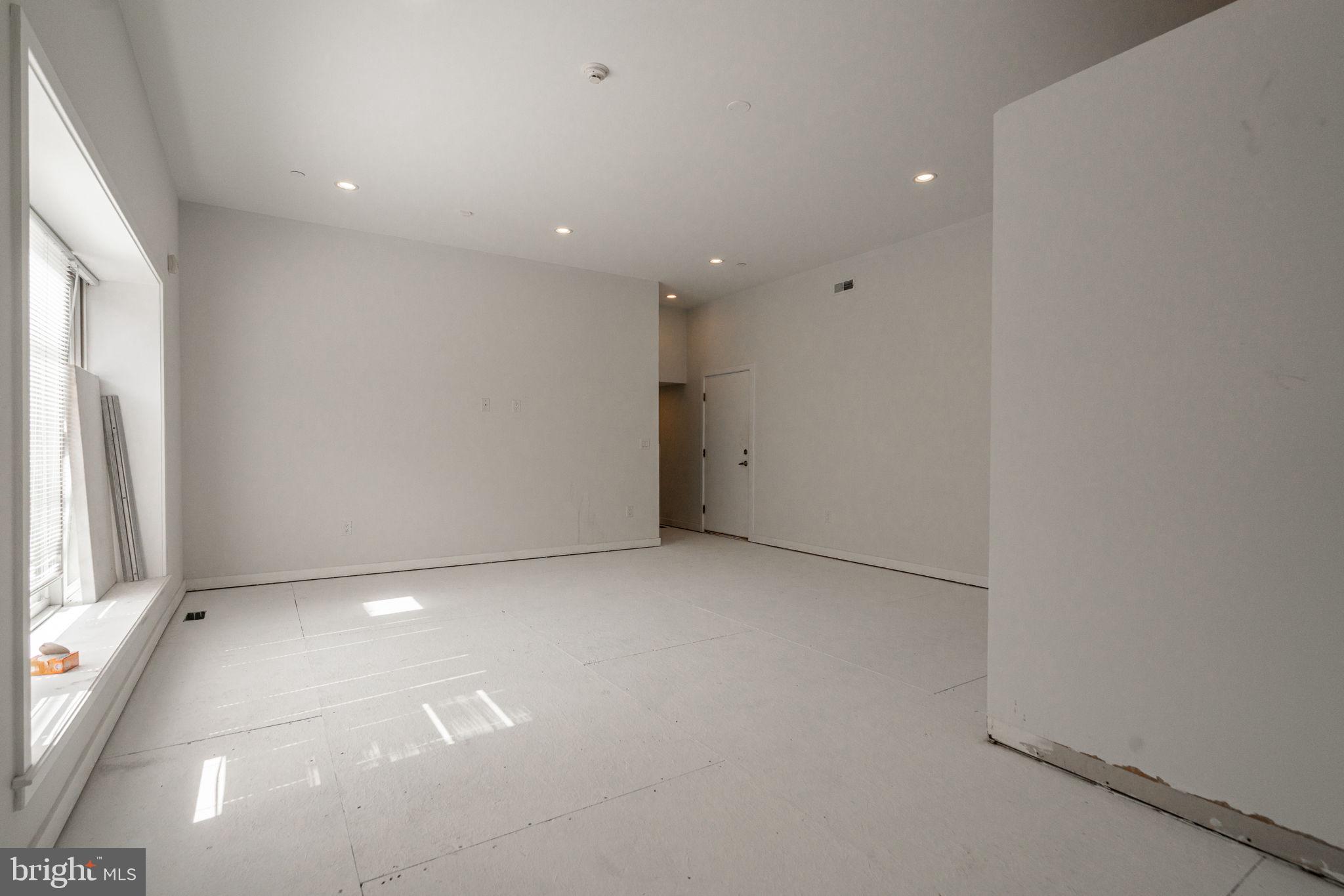 POINT BREEZE - Commercial Lease