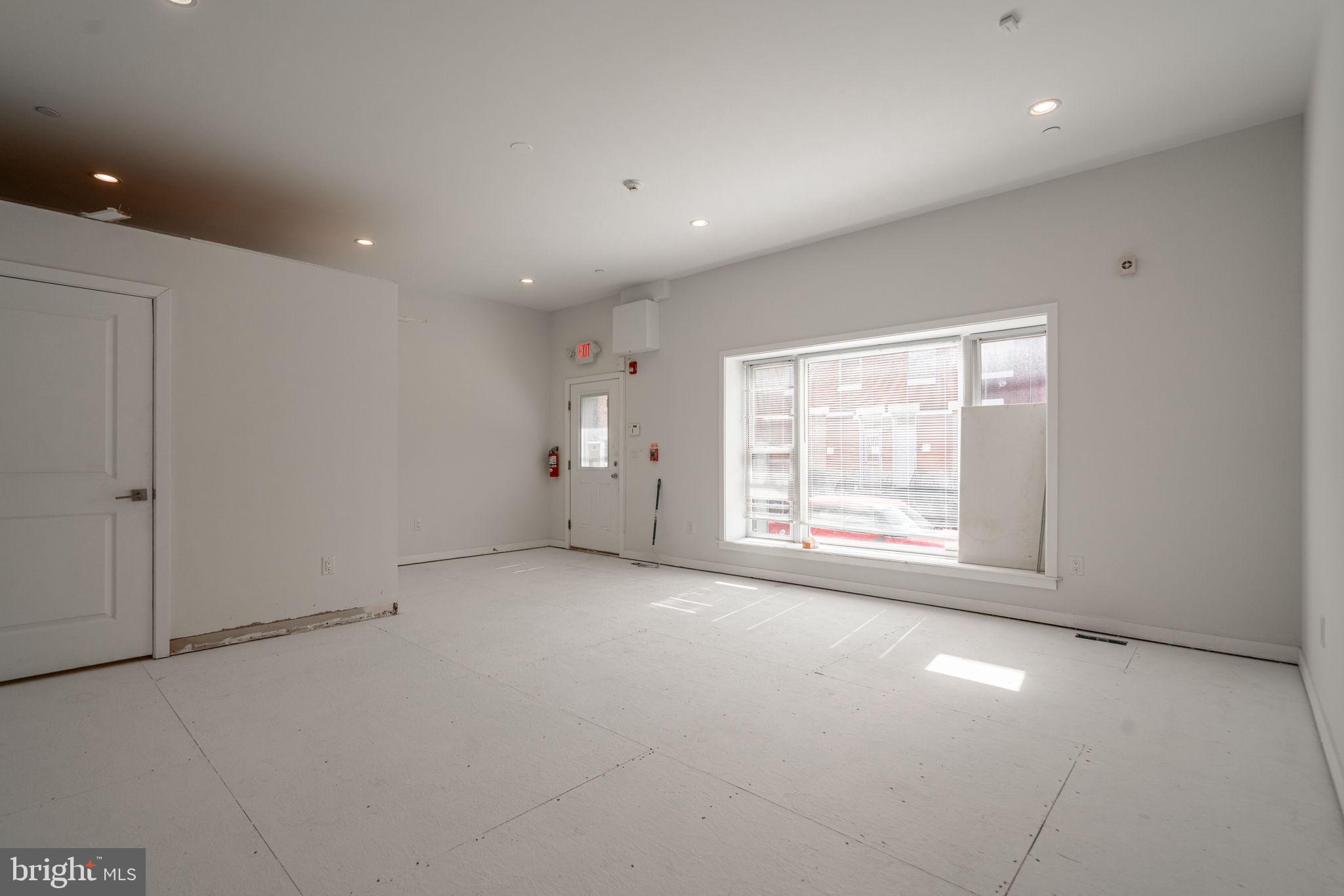 POINT BREEZE - Commercial Lease