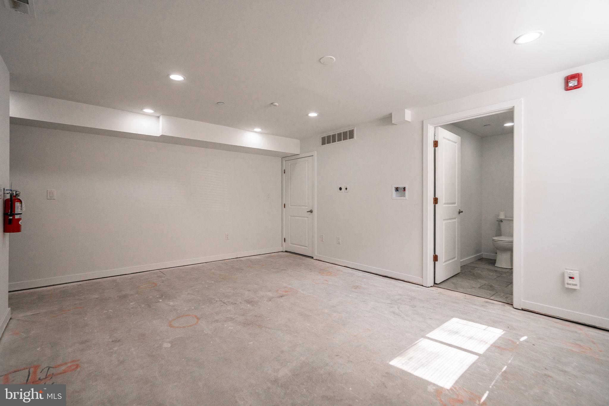 POINT BREEZE - Commercial Lease