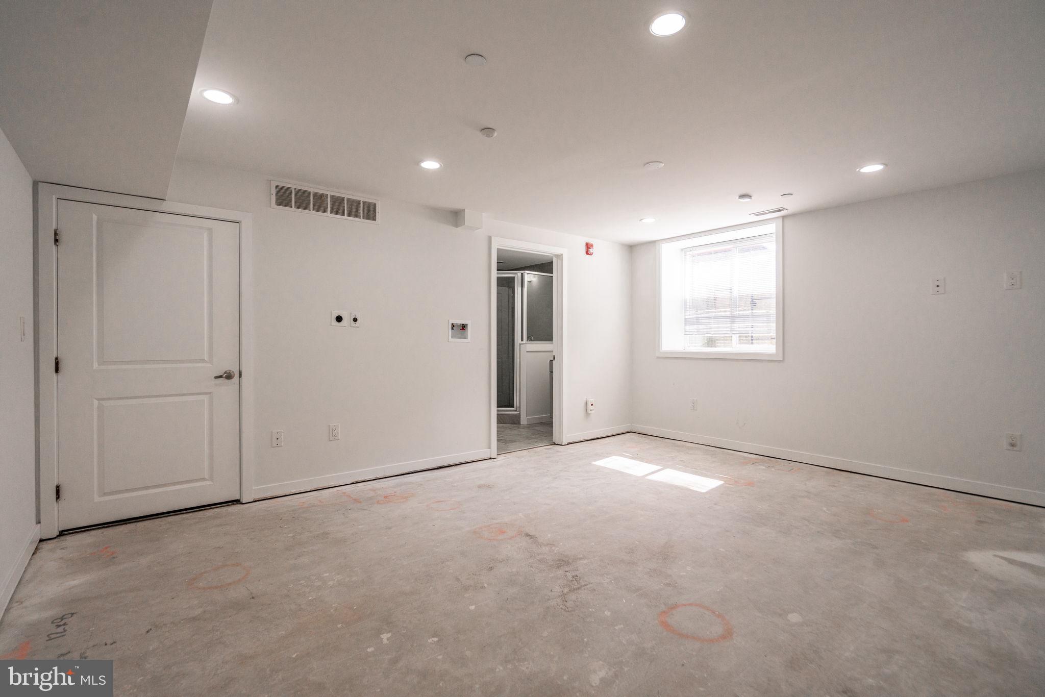 POINT BREEZE - Commercial Lease