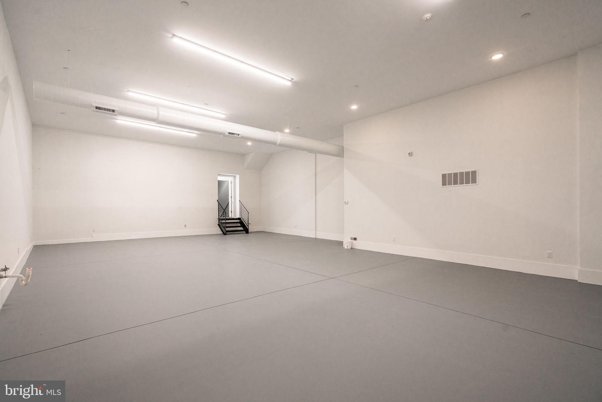 POINT BREEZE - Commercial Lease