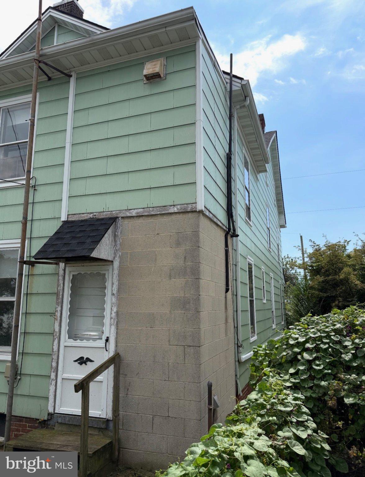 34 RIDGE AVENUE