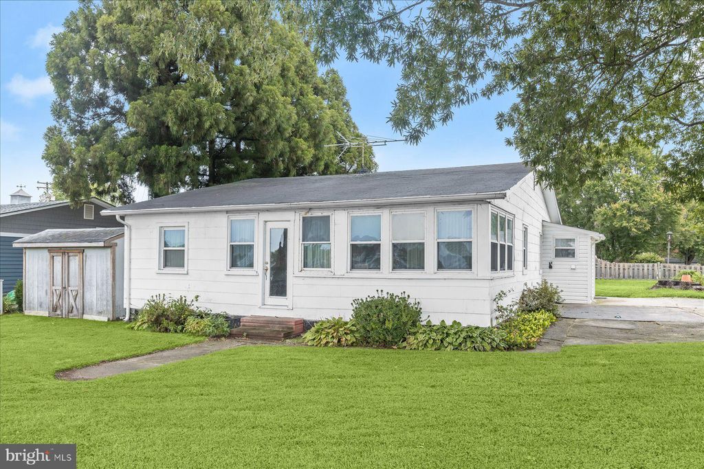 Photo of 116 Kingston Park Lane, MIDDLE RIVER, MD 21220 (MLS # MDBC2139766)