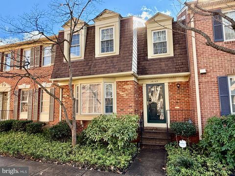 10145 VILLAGE KNOLLS COURT OAKTON VA 22124