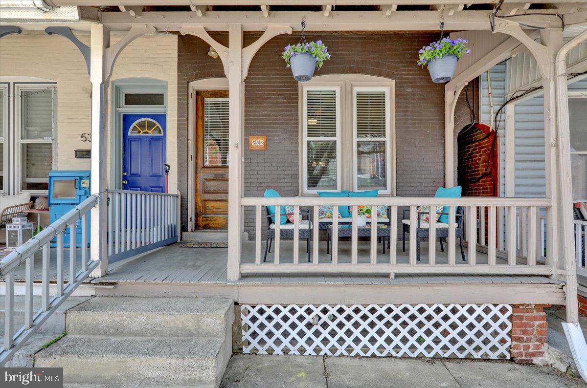 CHESTNUT HILL - Residential