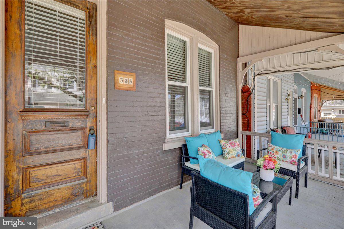 CHESTNUT HILL - Residential