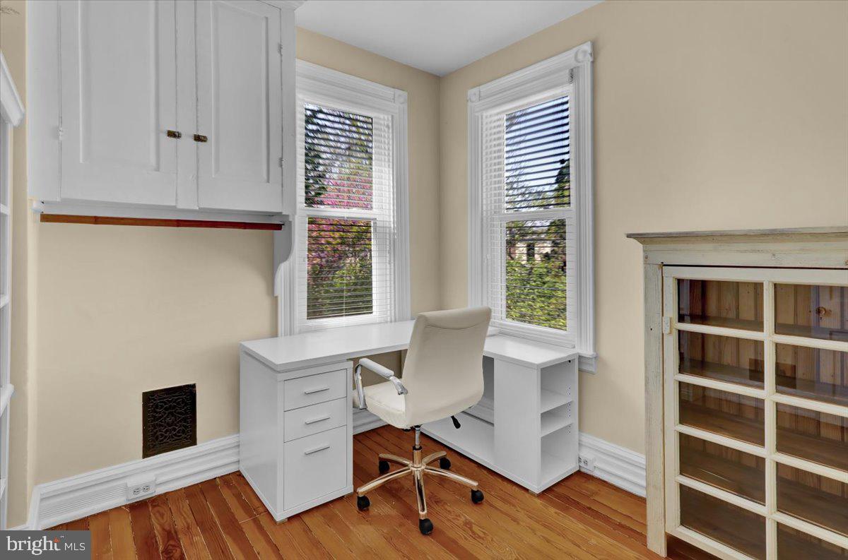 CHESTNUT HILL - Residential