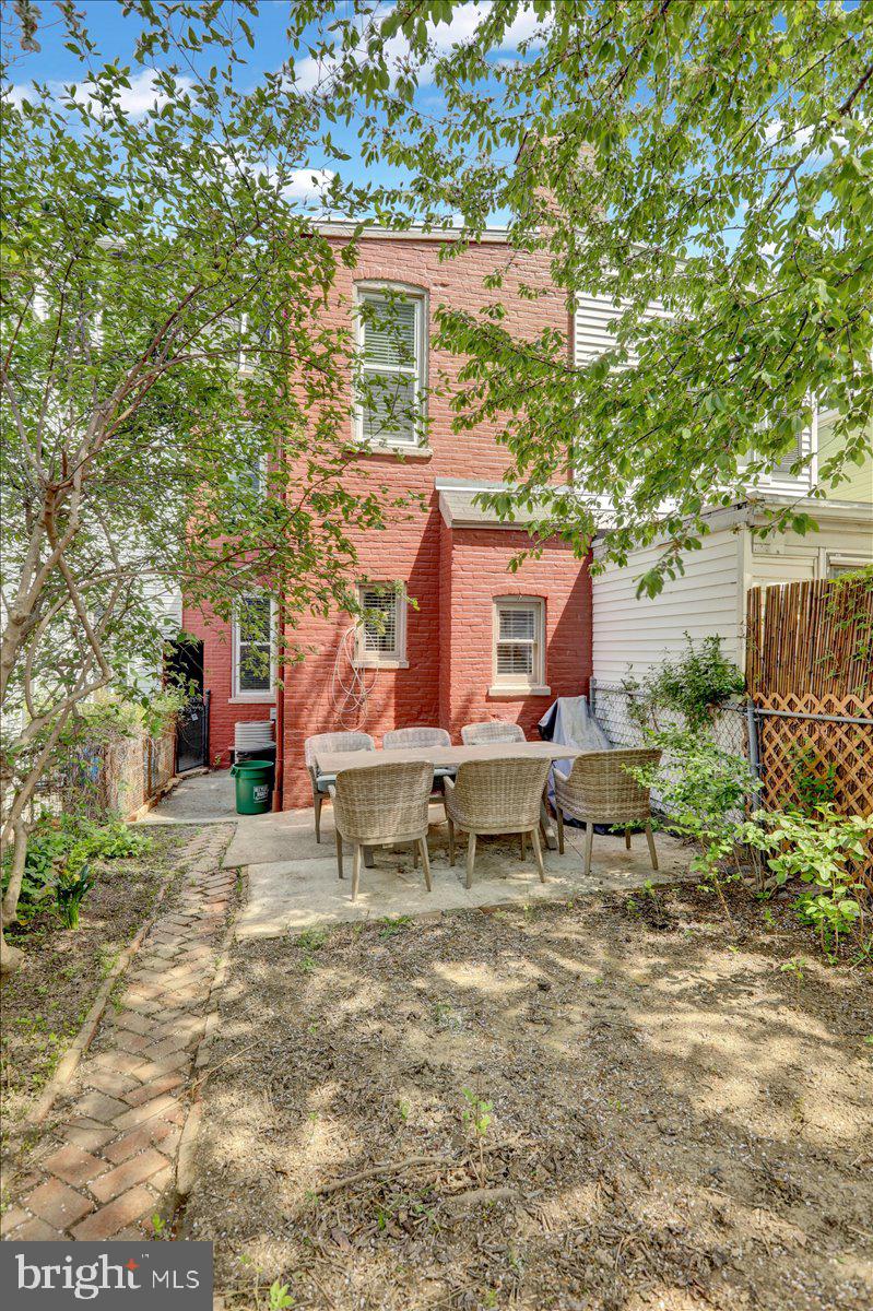 CHESTNUT HILL - Residential