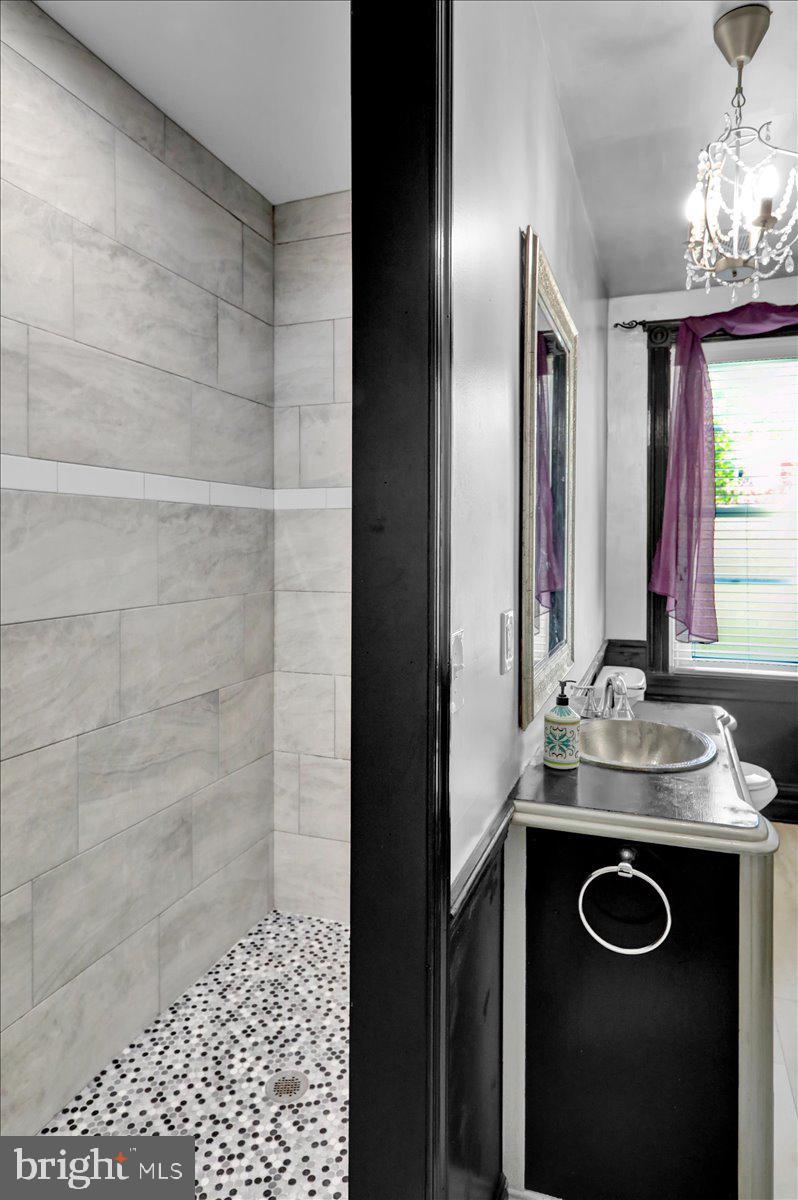 CHESTNUT HILL - Residential