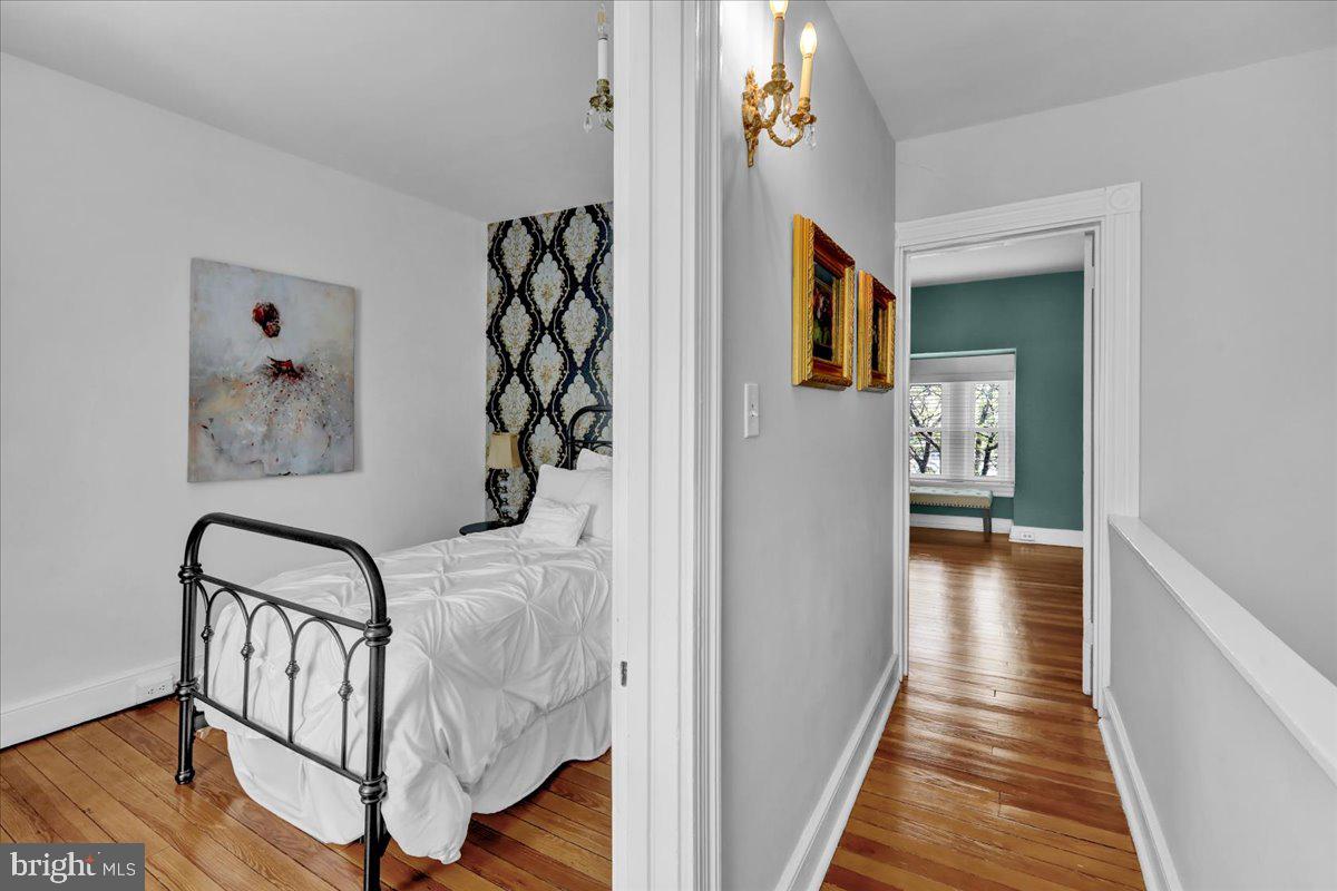 CHESTNUT HILL - Residential