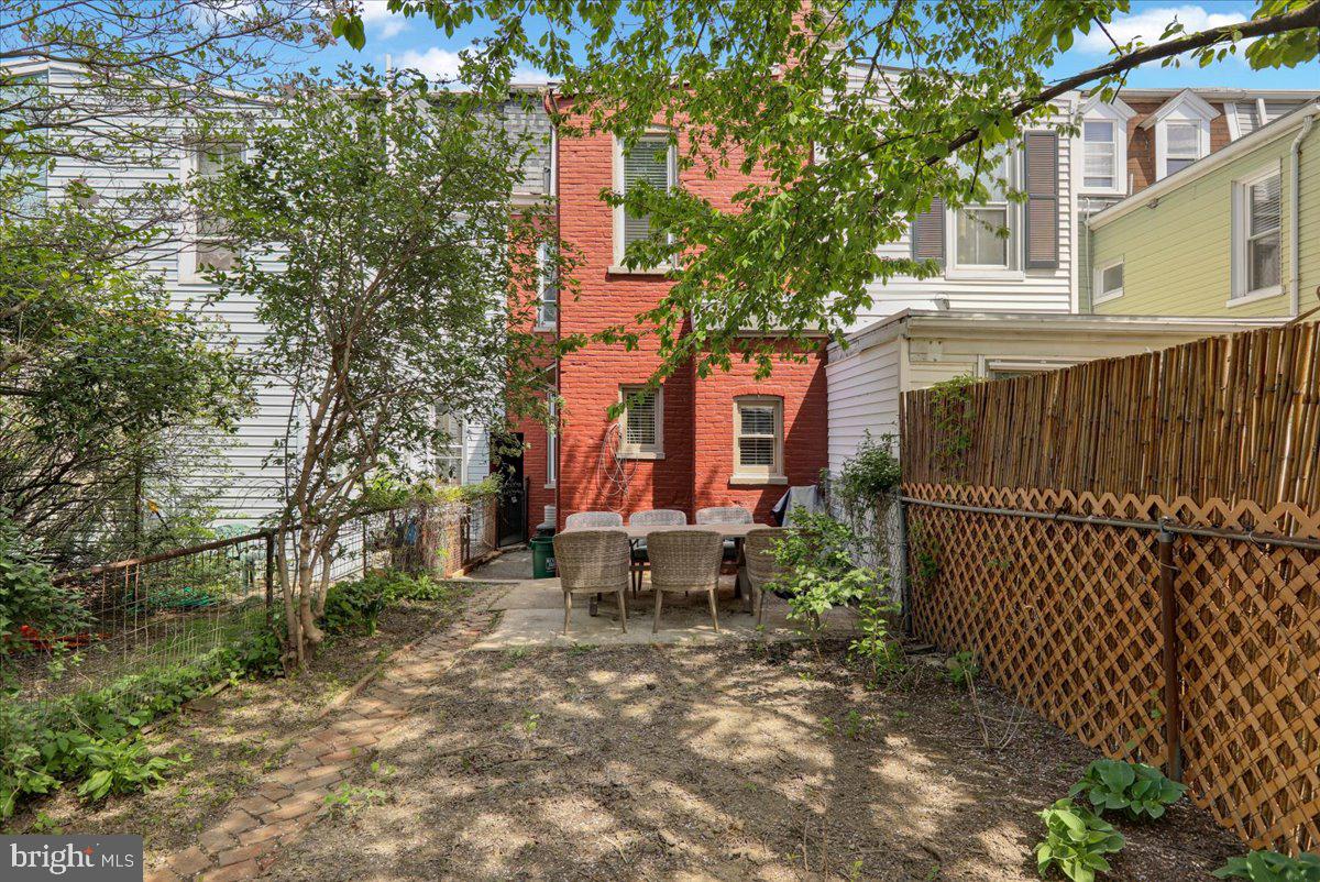 CHESTNUT HILL - Residential