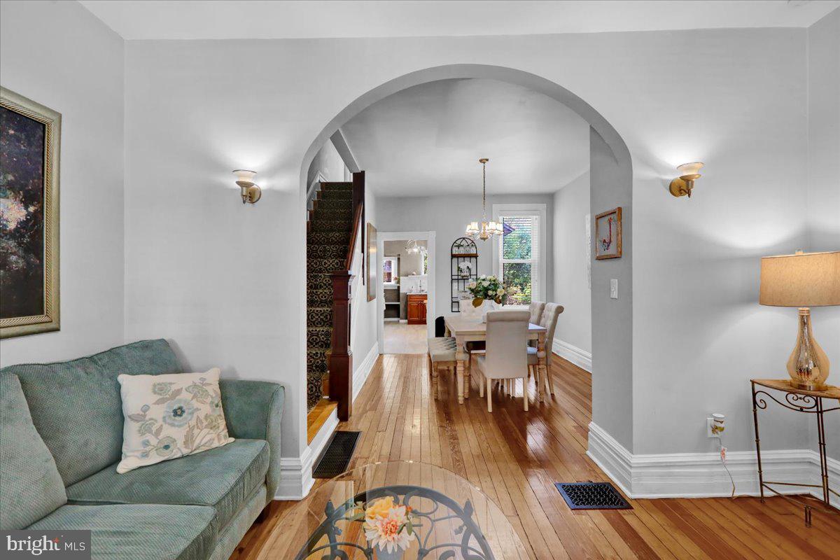 CHESTNUT HILL - Residential