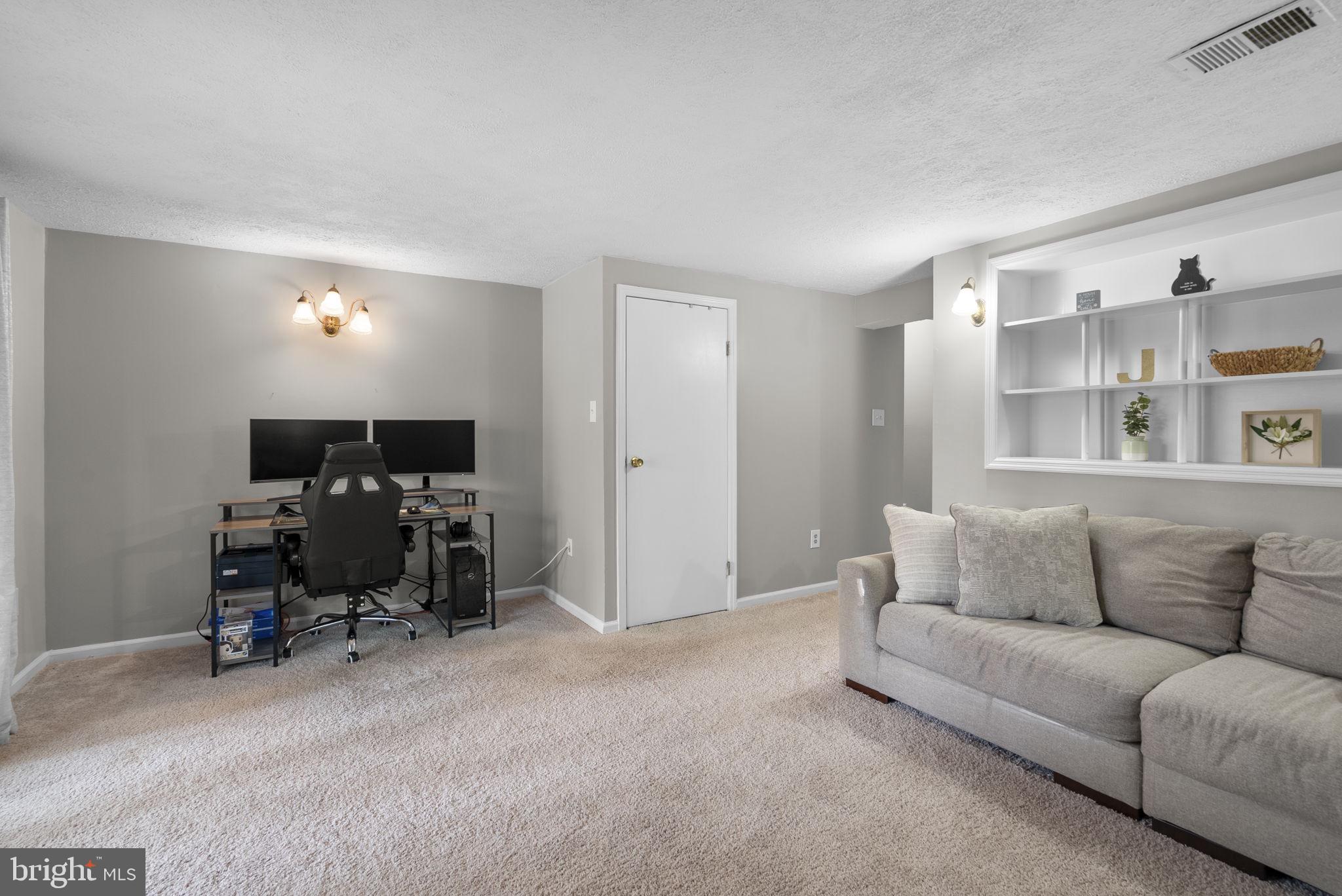 ULMSTEAD GARDENS - Residential