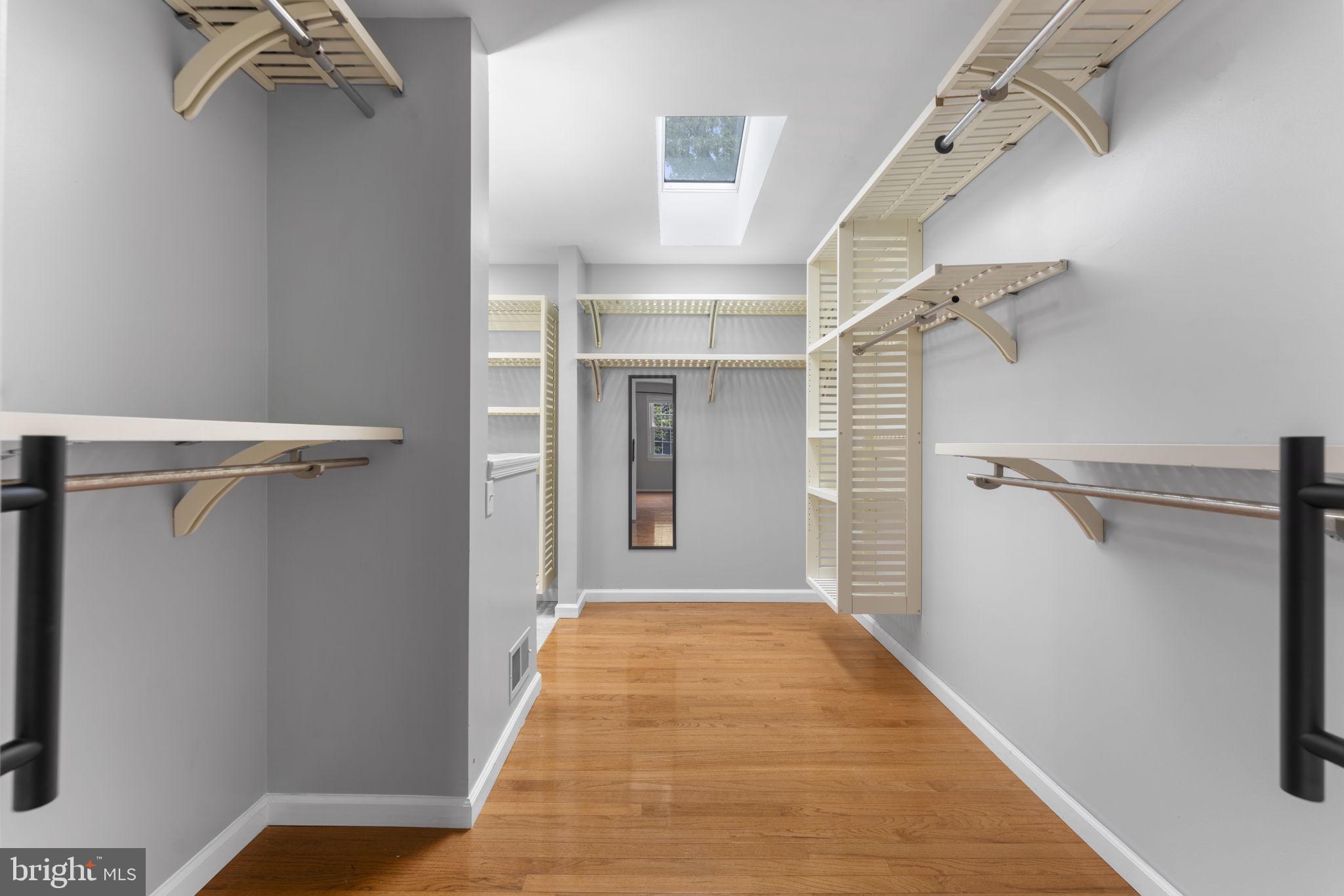 HOLLY KNOLL - Residential Lease