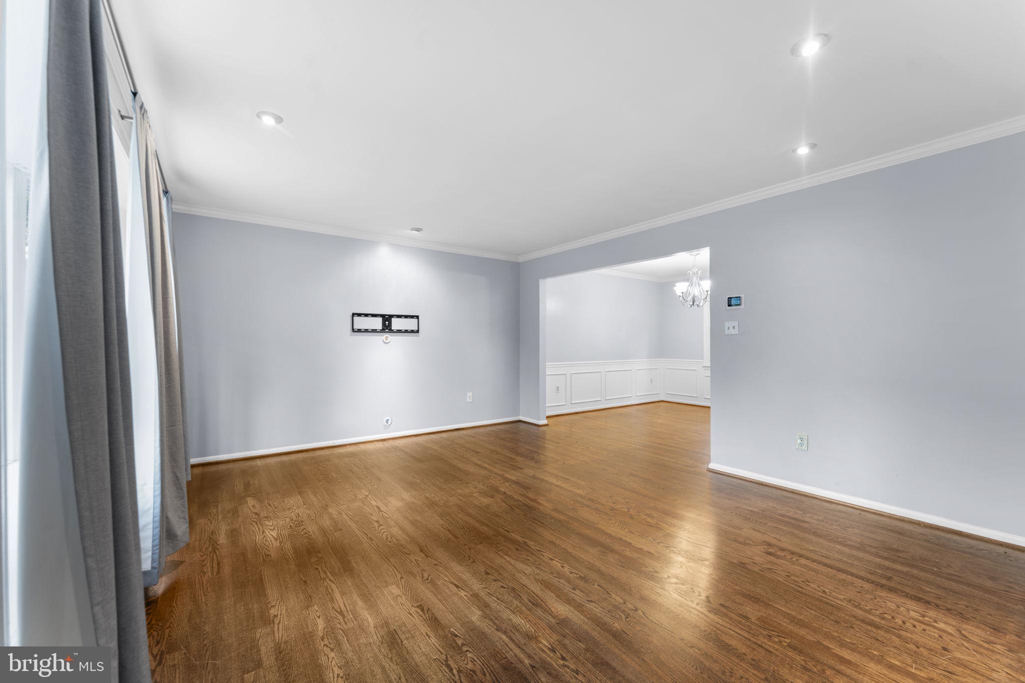 HOLLY KNOLL - Residential Lease