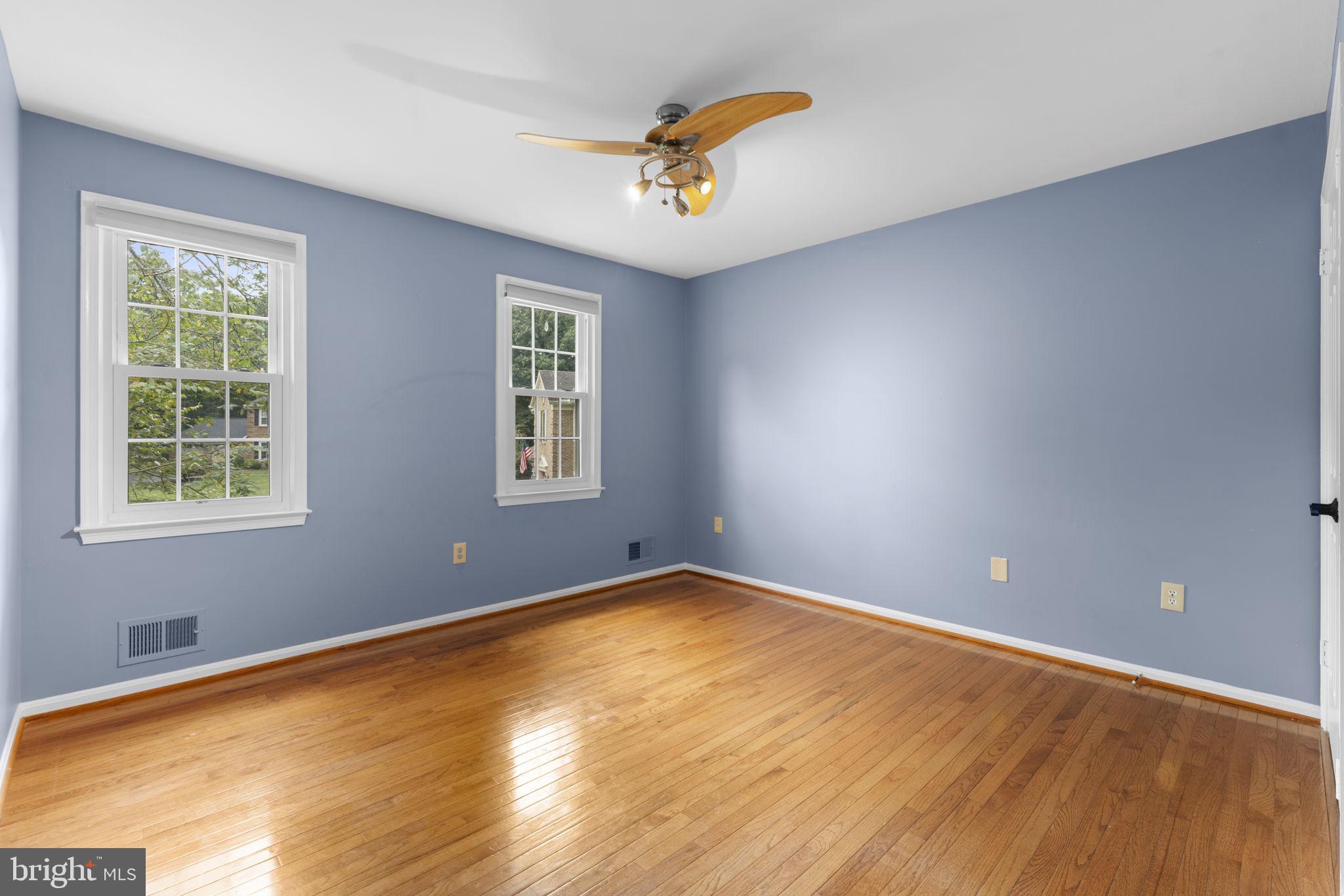 HOLLY KNOLL - Residential Lease