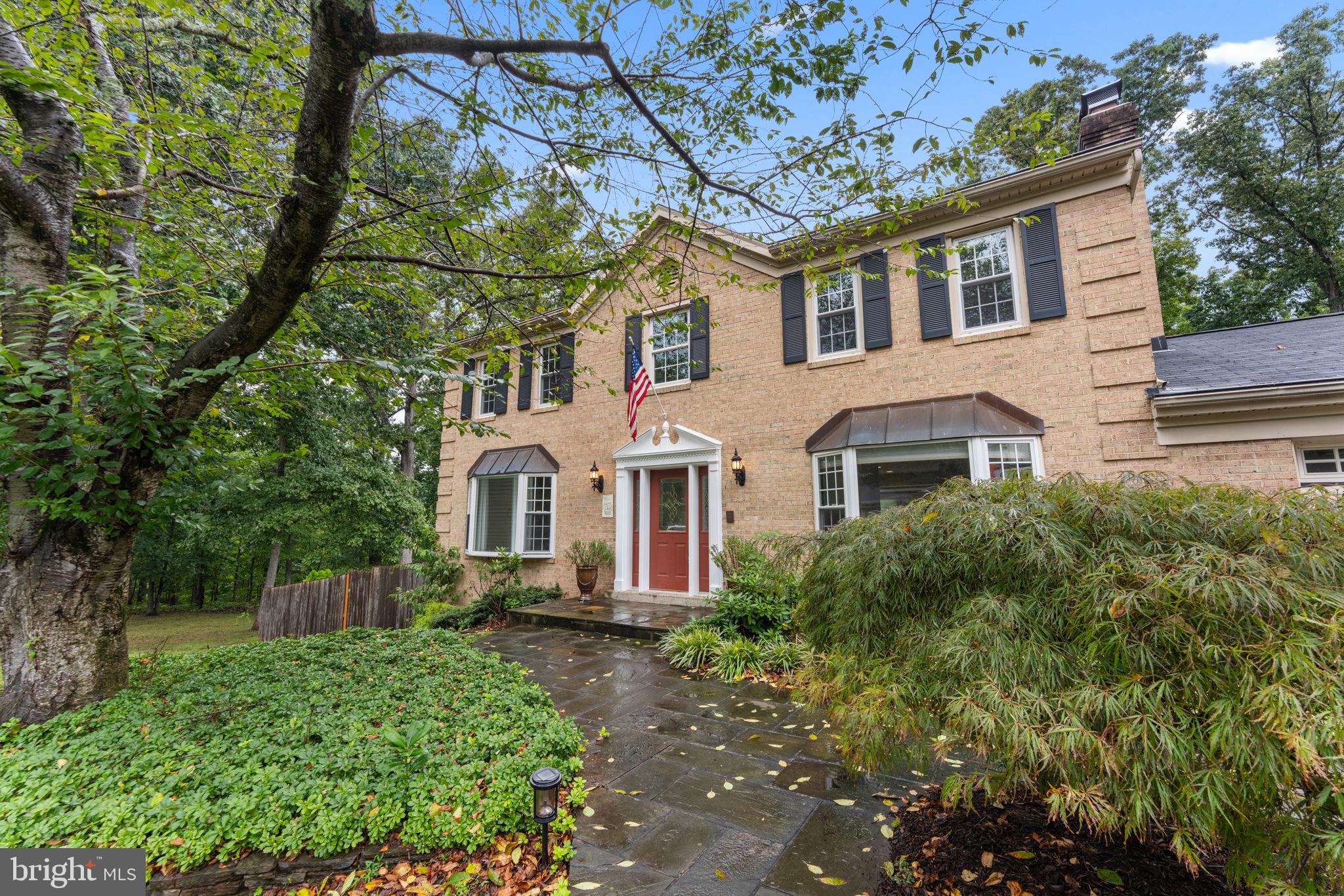 HOLLY KNOLL - Residential Lease