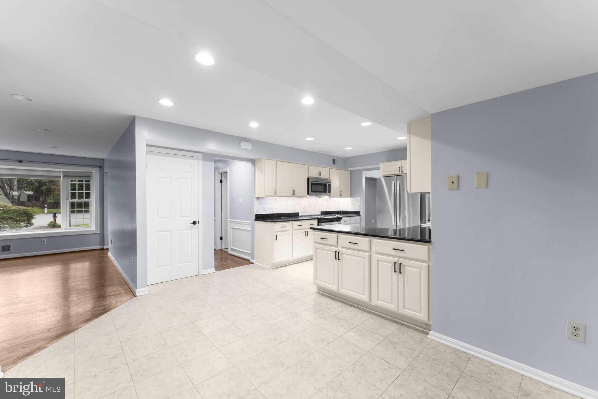 HOLLY KNOLL - Residential Lease