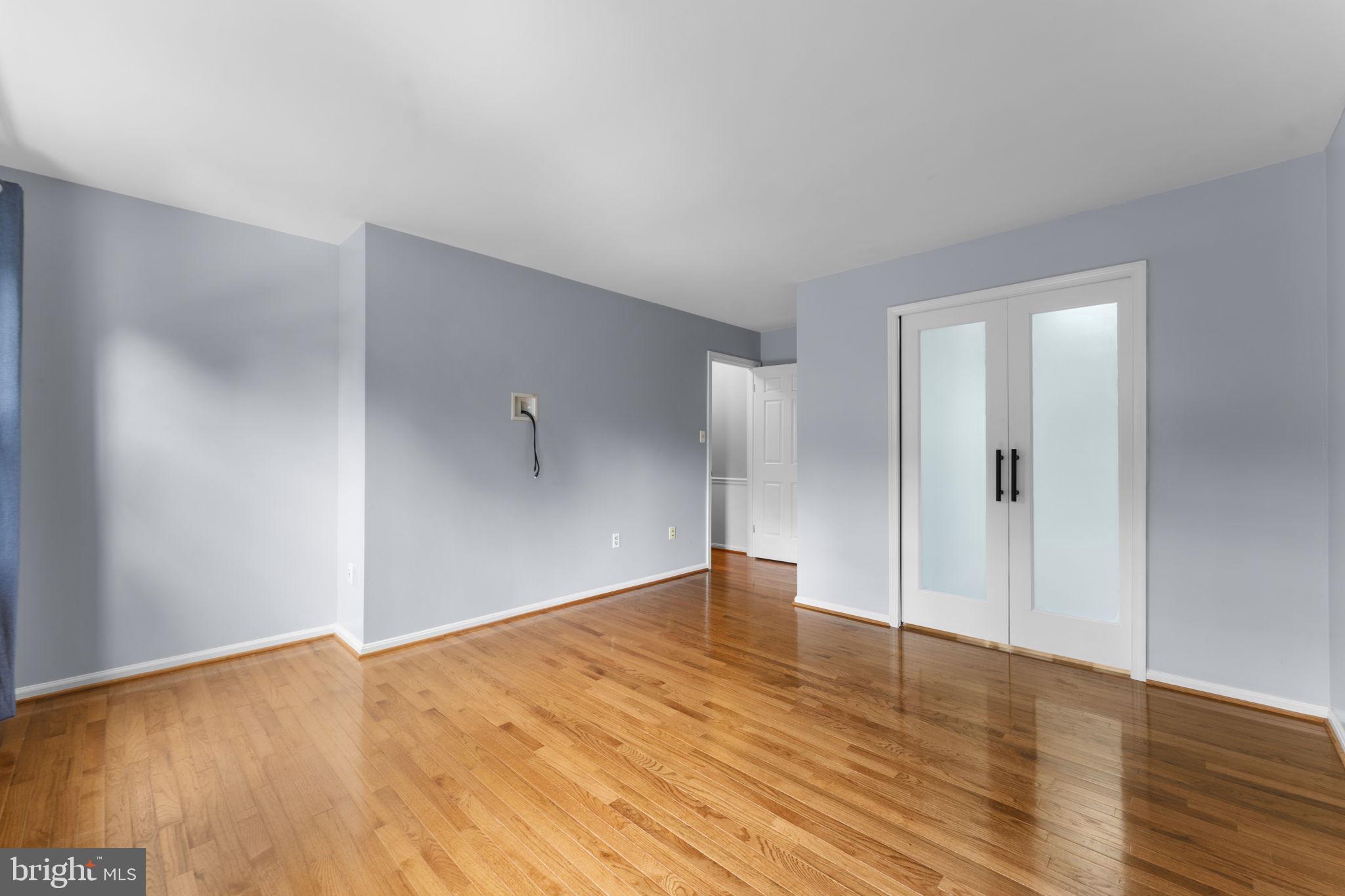 HOLLY KNOLL - Residential Lease