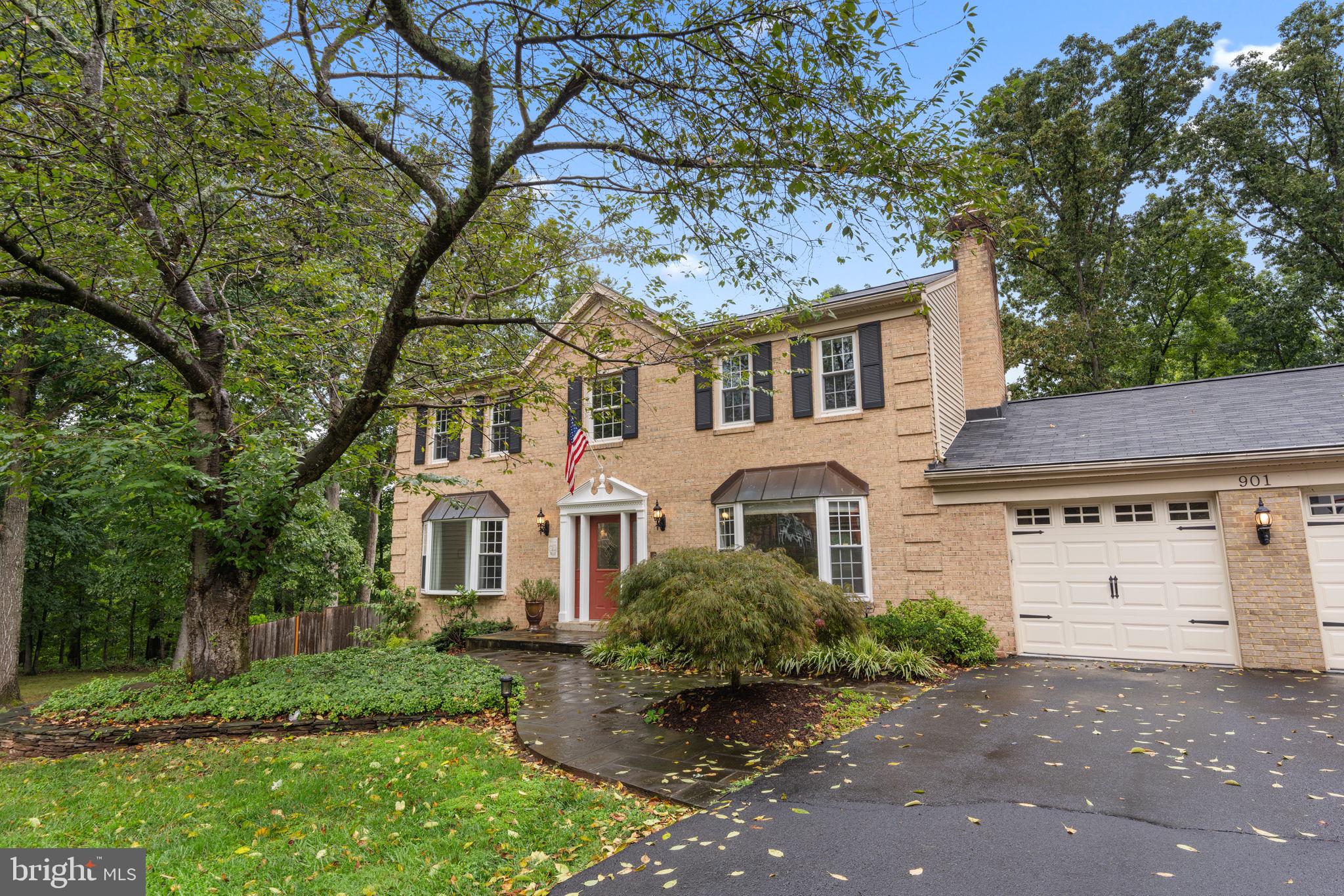 HOLLY KNOLL - Residential Lease