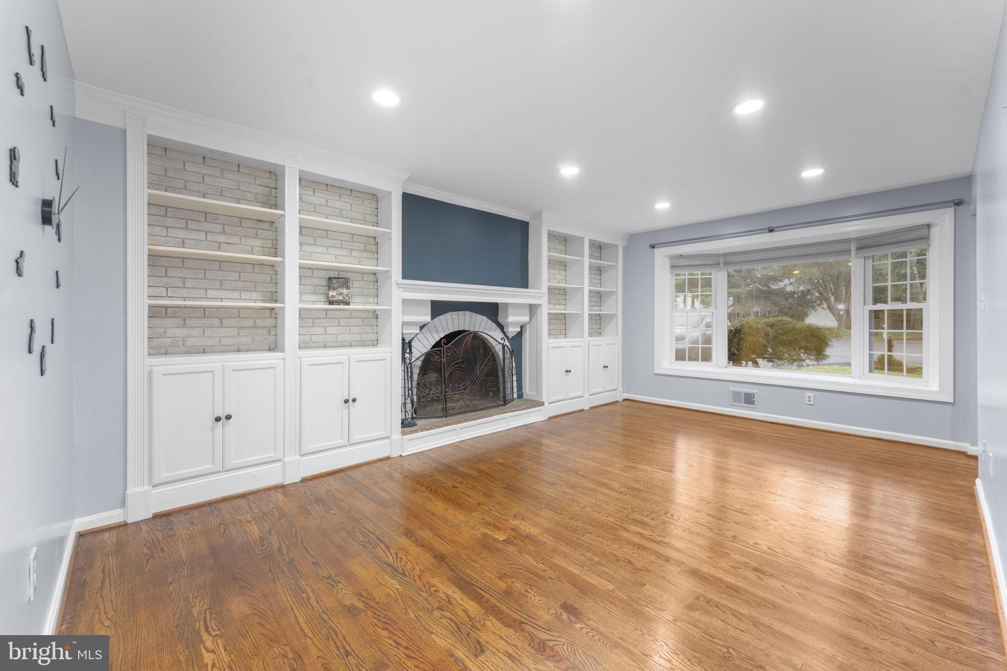 HOLLY KNOLL - Residential Lease