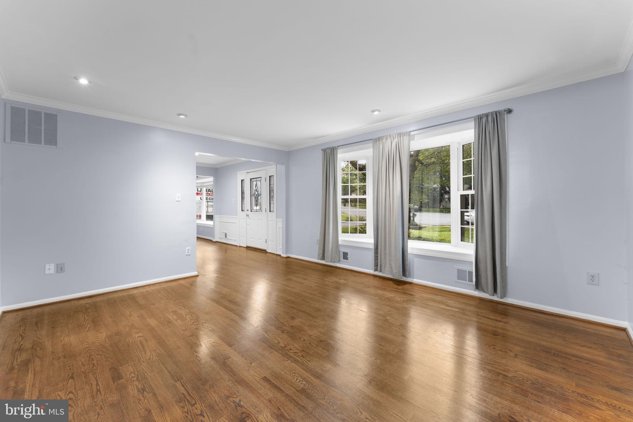 HOLLY KNOLL - Residential Lease