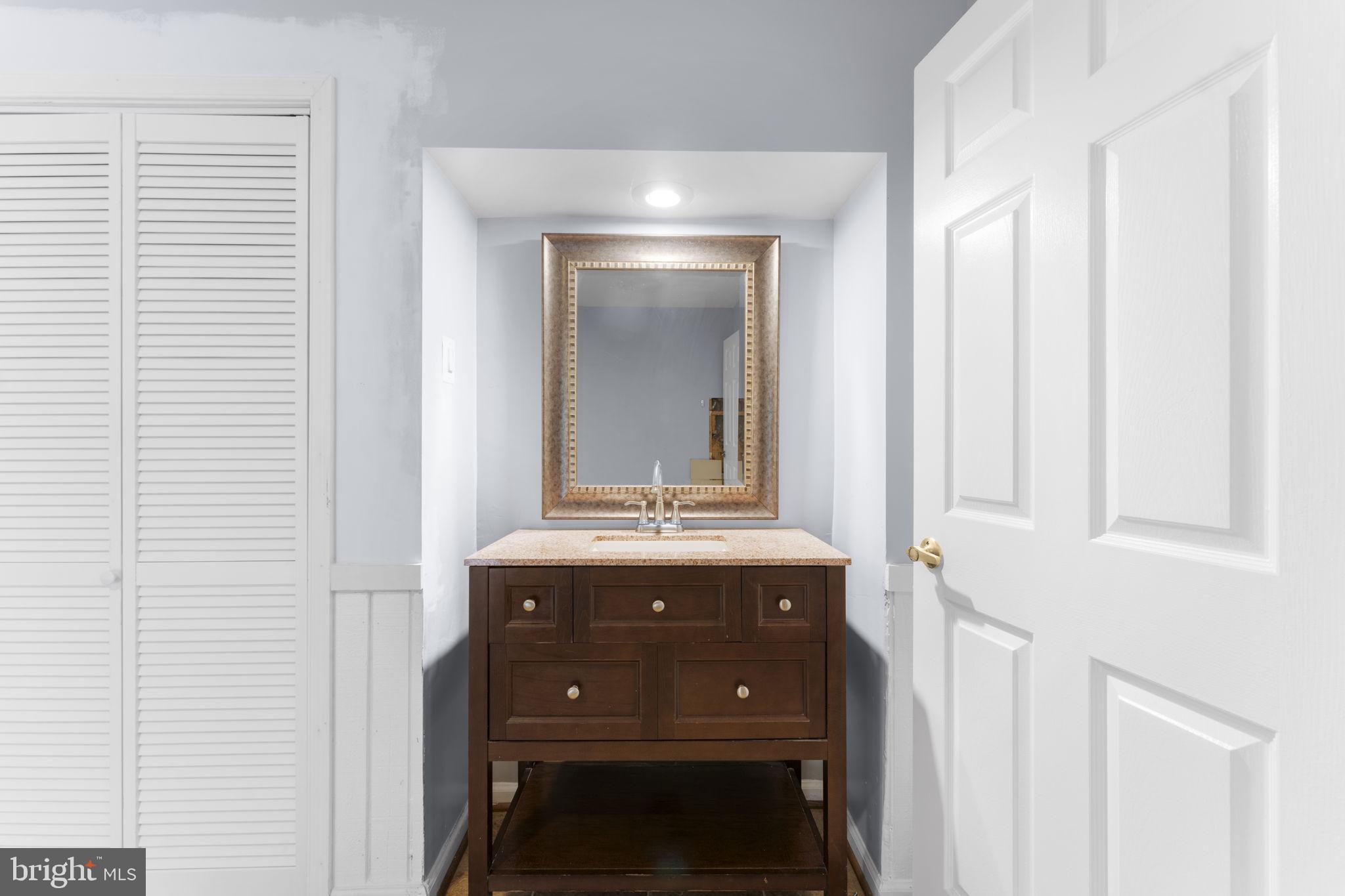 HOLLY KNOLL - Residential Lease