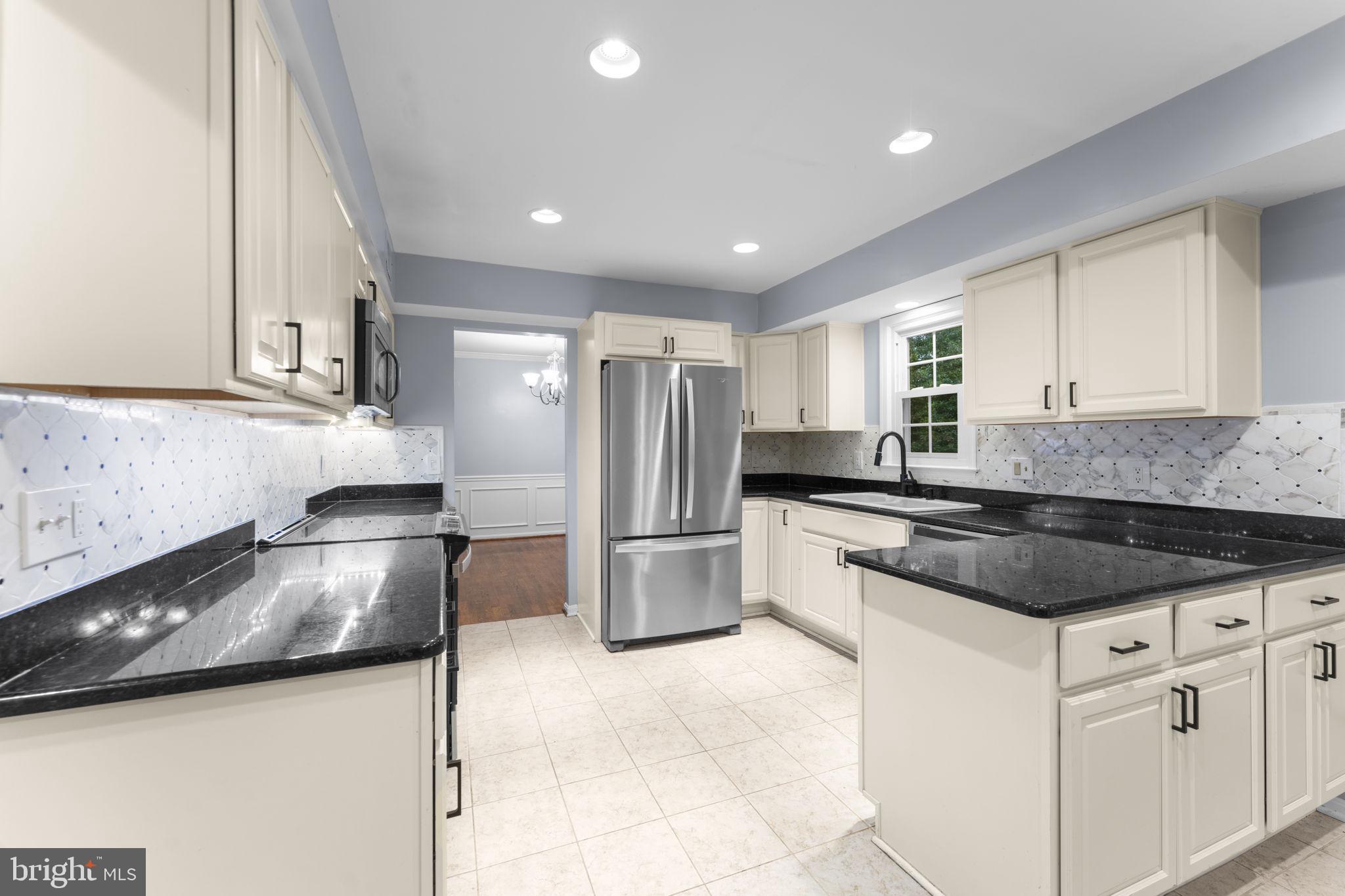 HOLLY KNOLL - Residential Lease