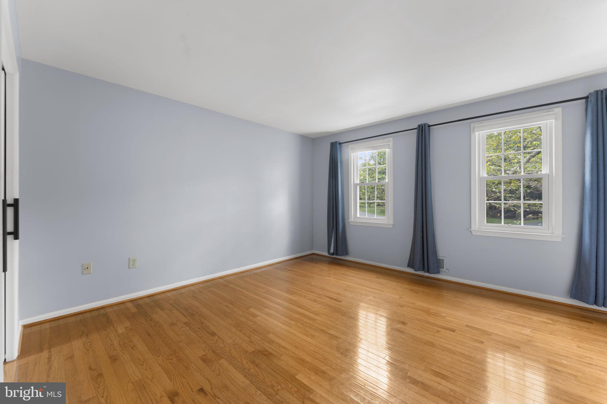 HOLLY KNOLL - Residential Lease