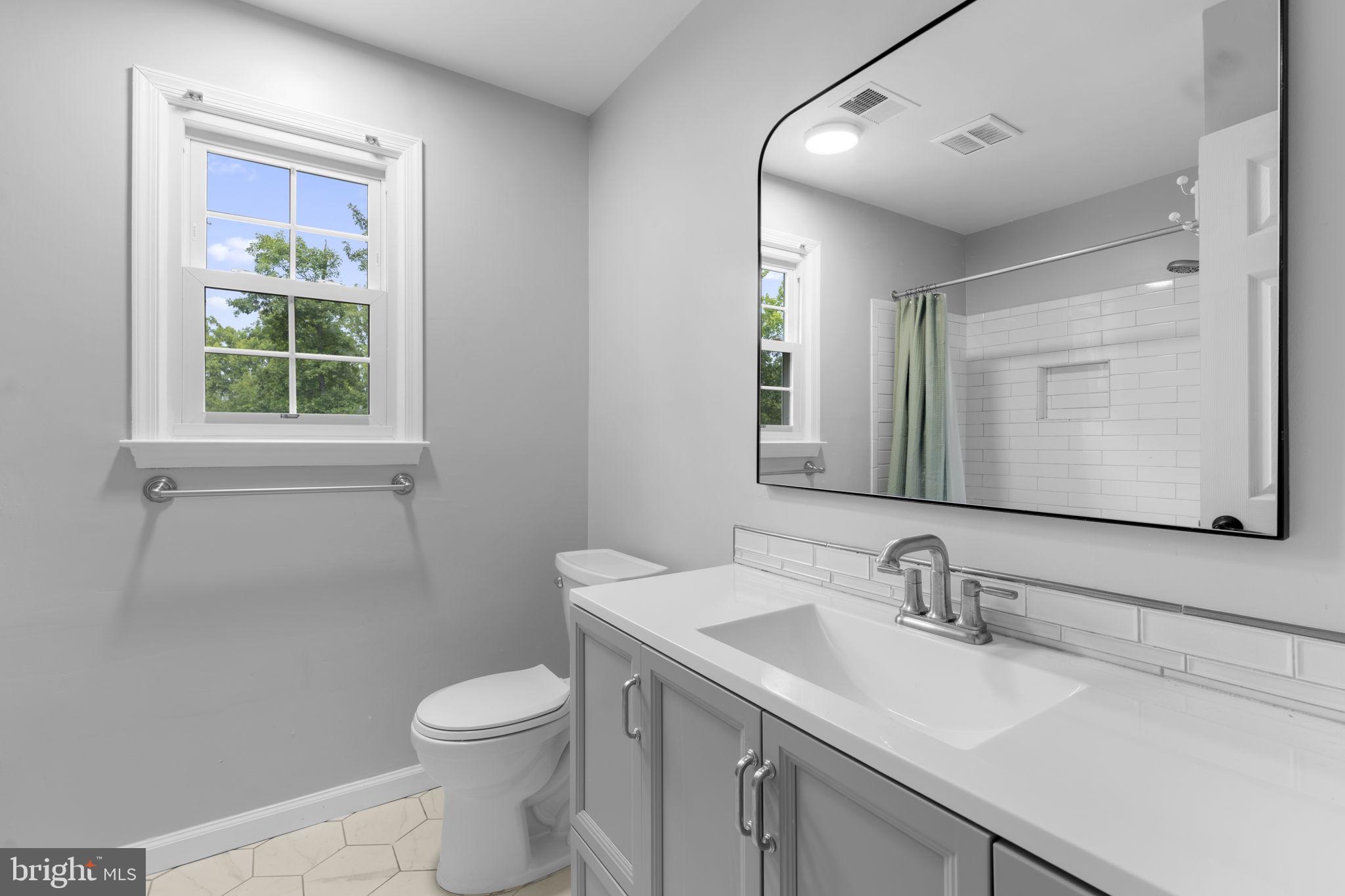 HOLLY KNOLL - Residential Lease