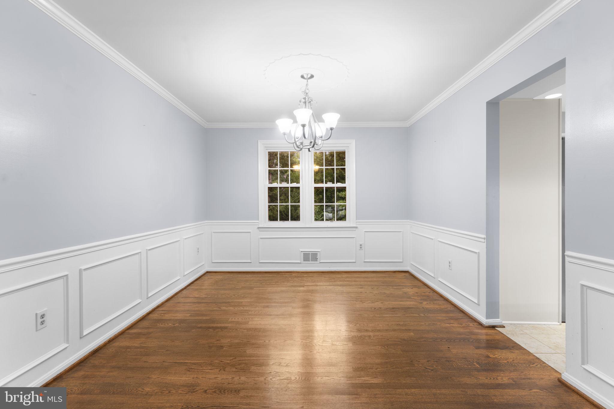 HOLLY KNOLL - Residential Lease