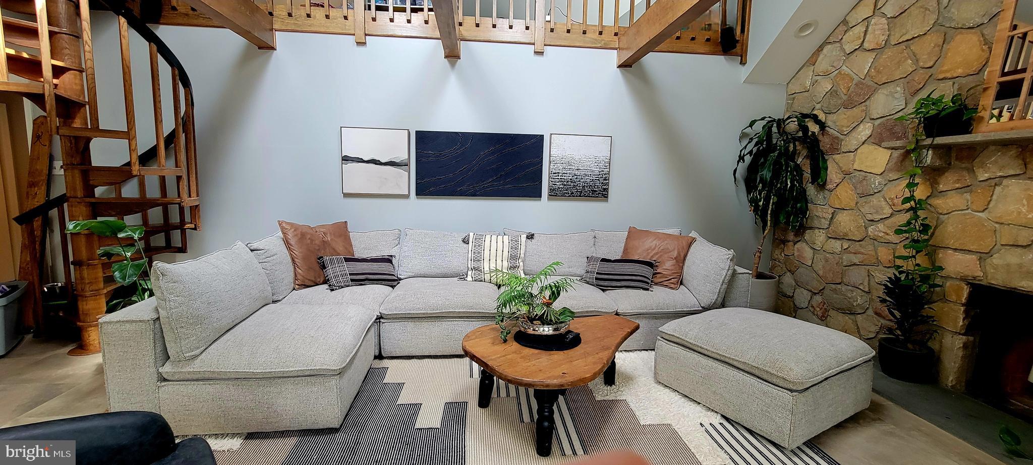 SPRING OAK ESTS - Residential