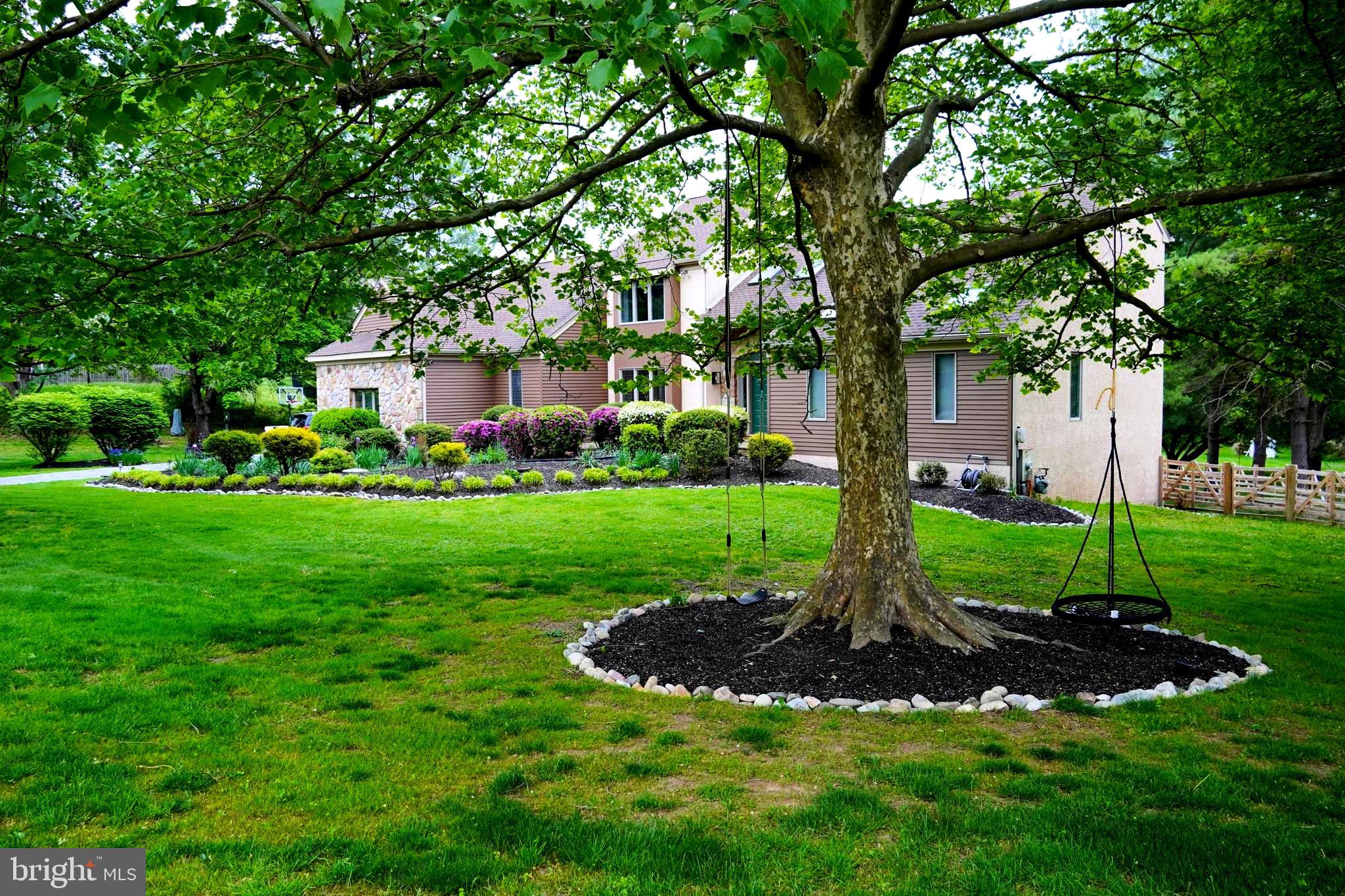 4 E SPRING OAK CIRCLE