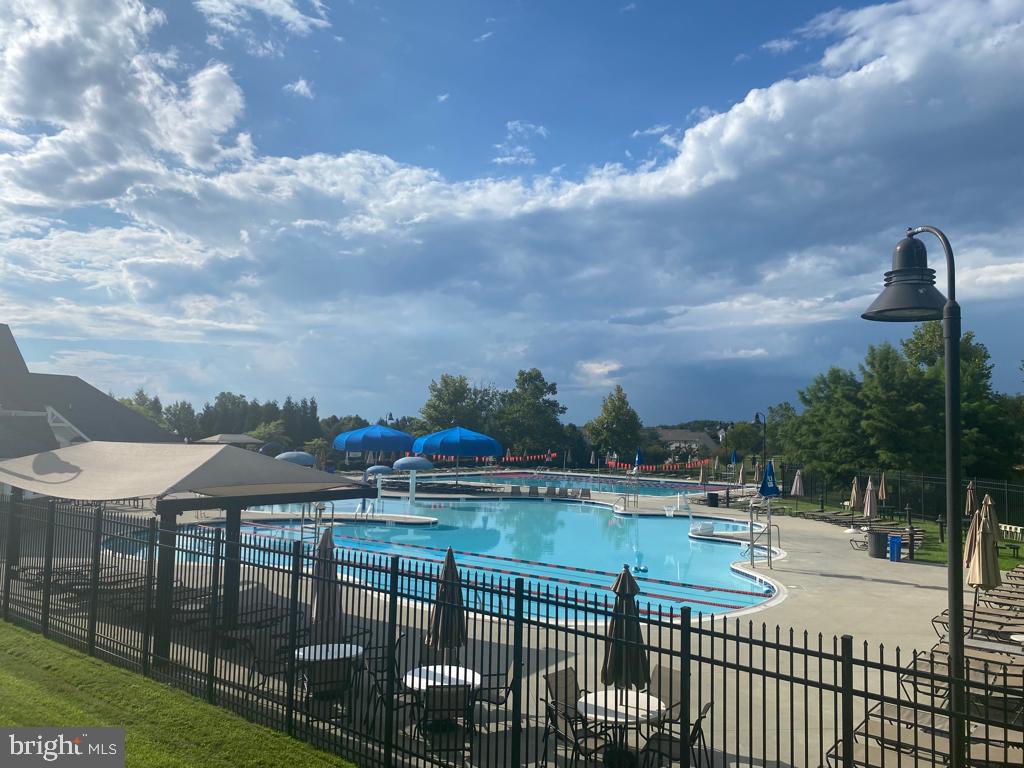 KINGS CROSSING - Residential