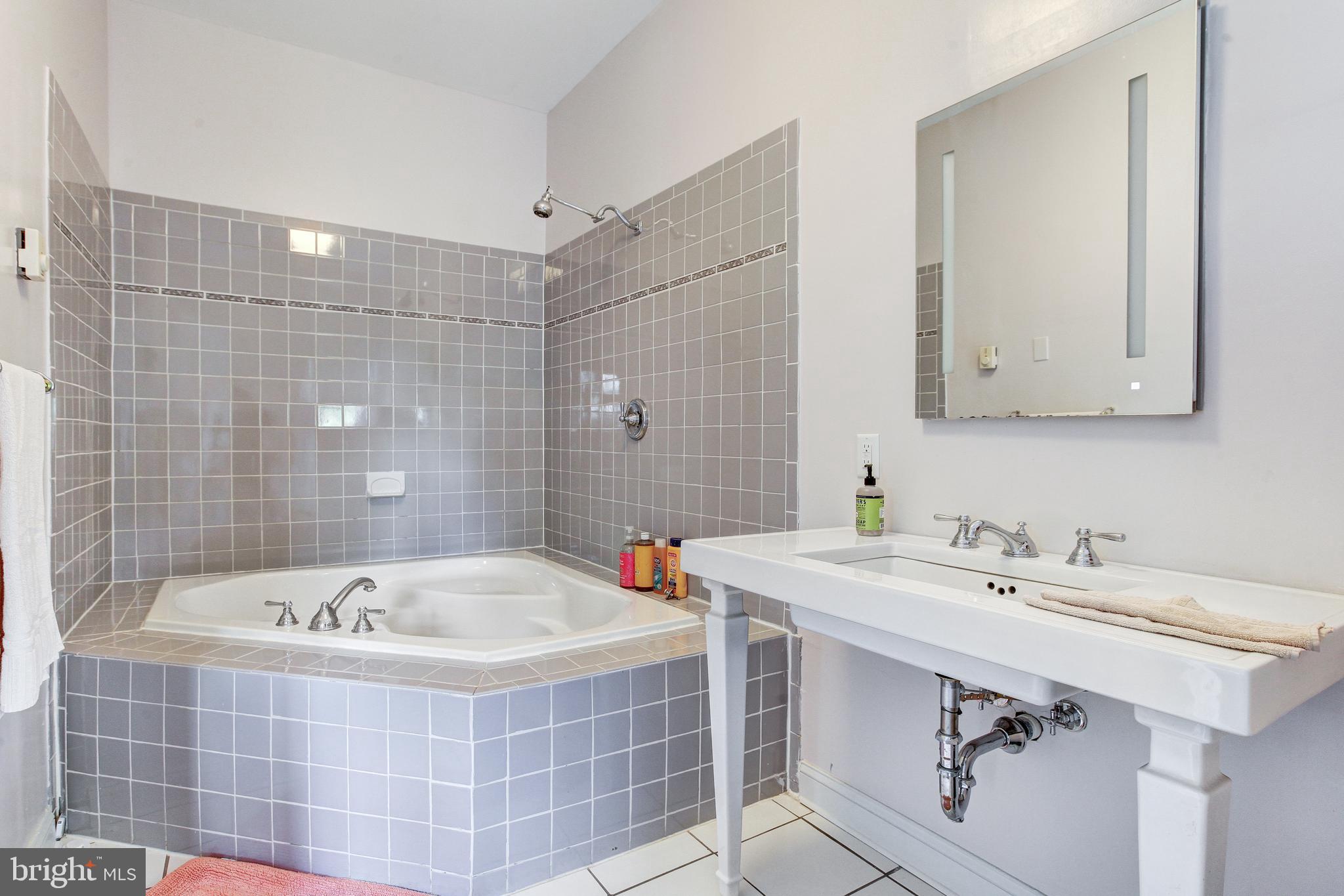 MOUNT VERNON PLACE HISTORIC DISTRICT - Commercial Sale