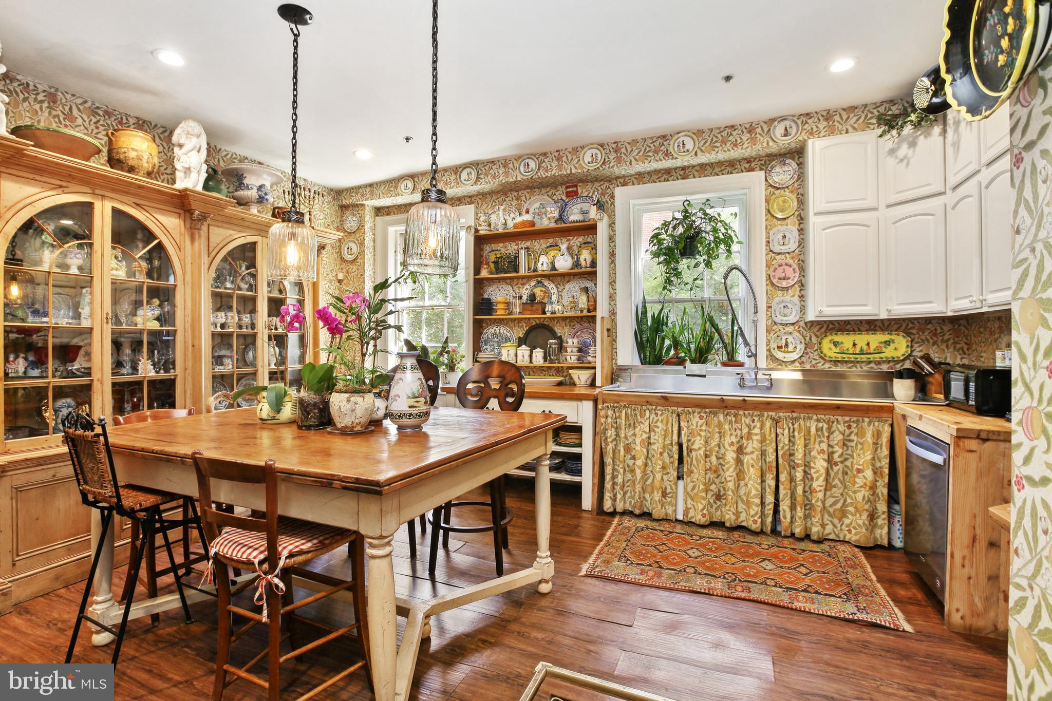 MOUNT VERNON PLACE HISTORIC DISTRICT - Commercial Sale