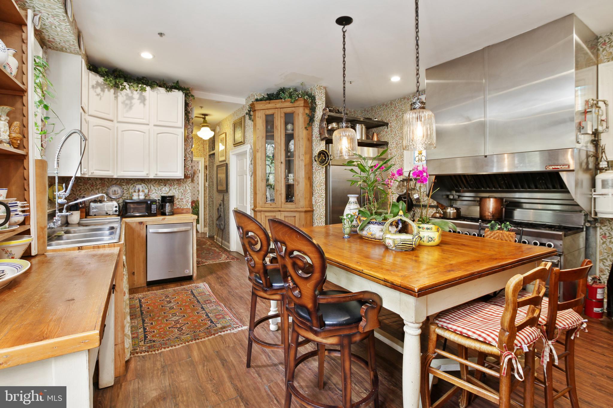 MOUNT VERNON PLACE HISTORIC DISTRICT - Commercial Sale