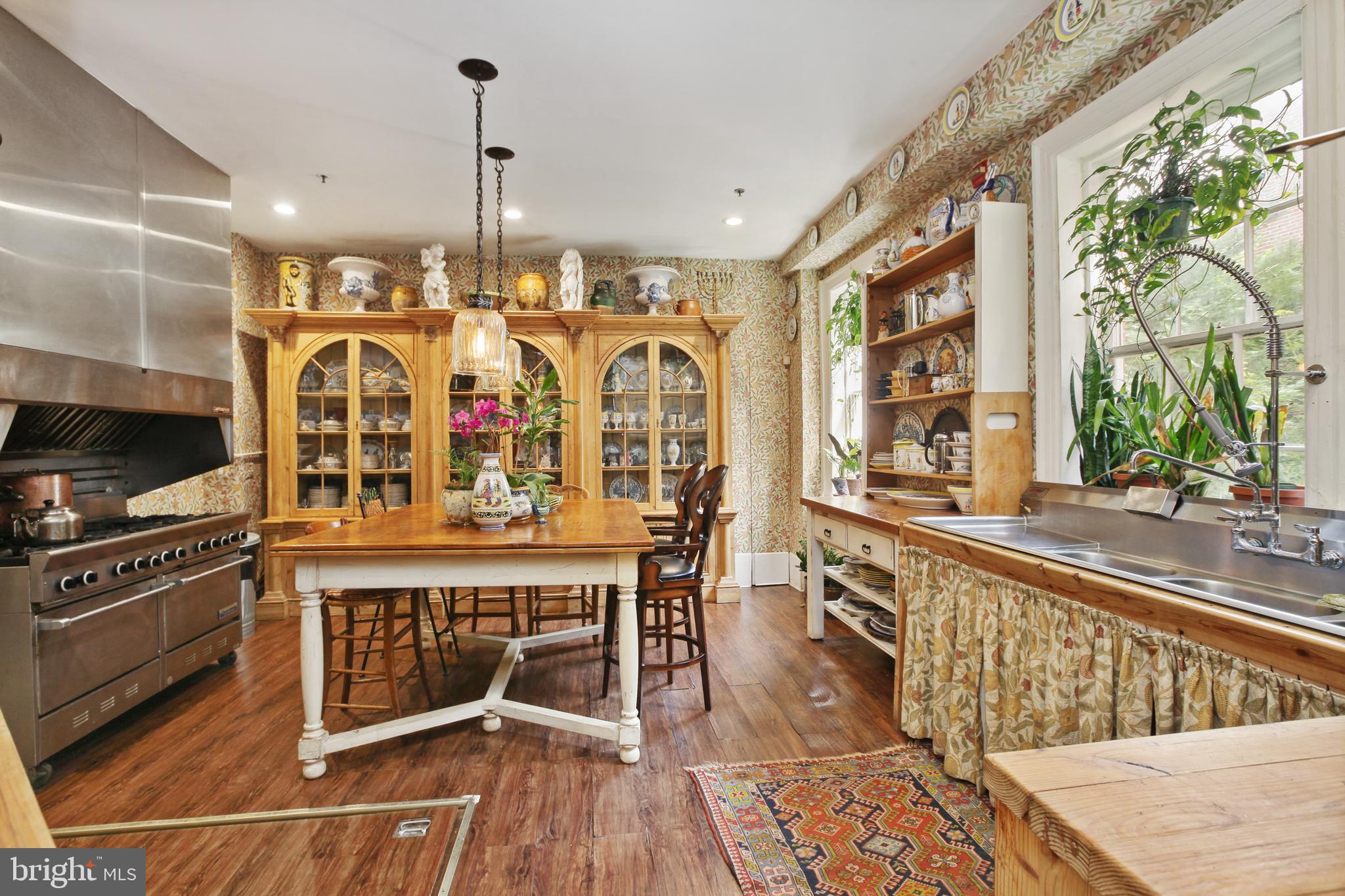 MOUNT VERNON PLACE HISTORIC DISTRICT - Commercial Sale