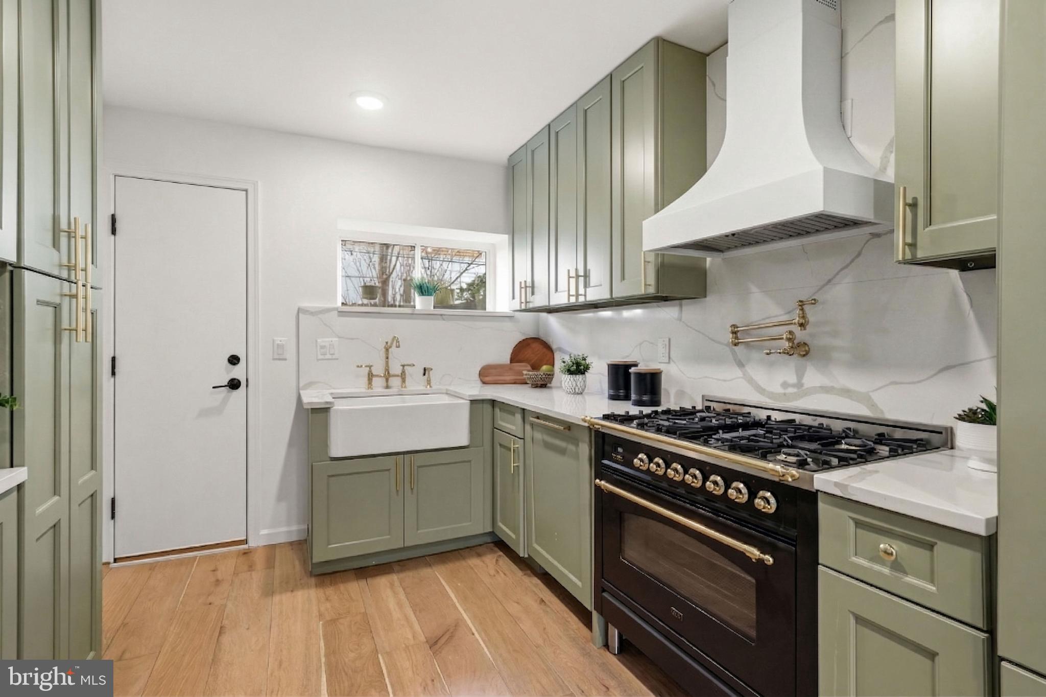 831 N STILLMAN STREET