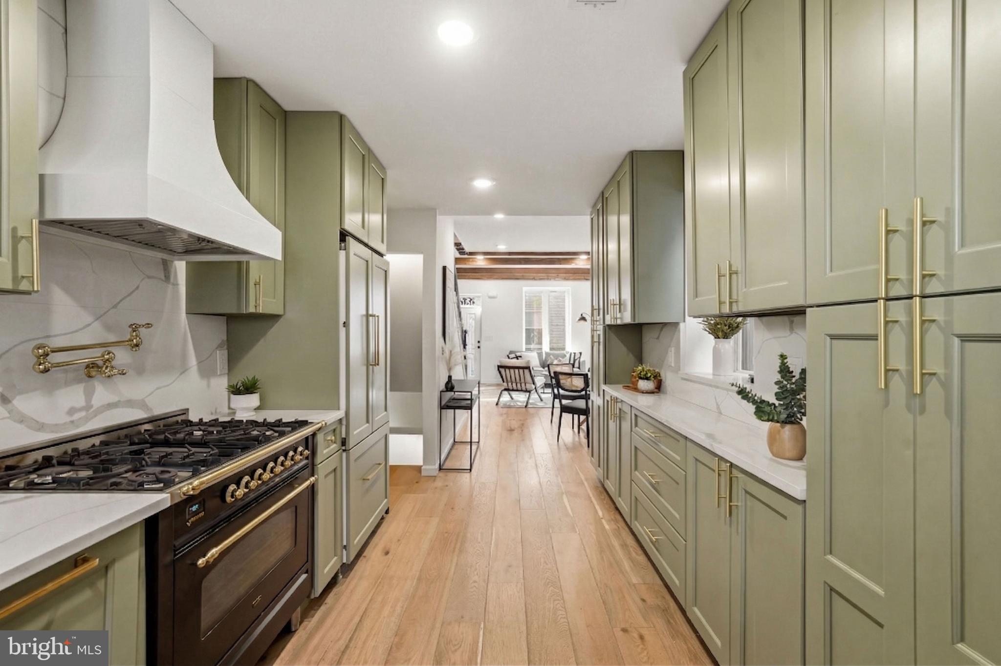 831 N STILLMAN STREET