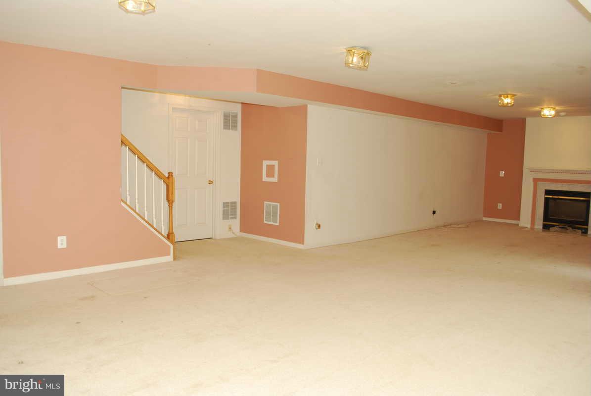 VICTORIA OAKS - Residential Lease