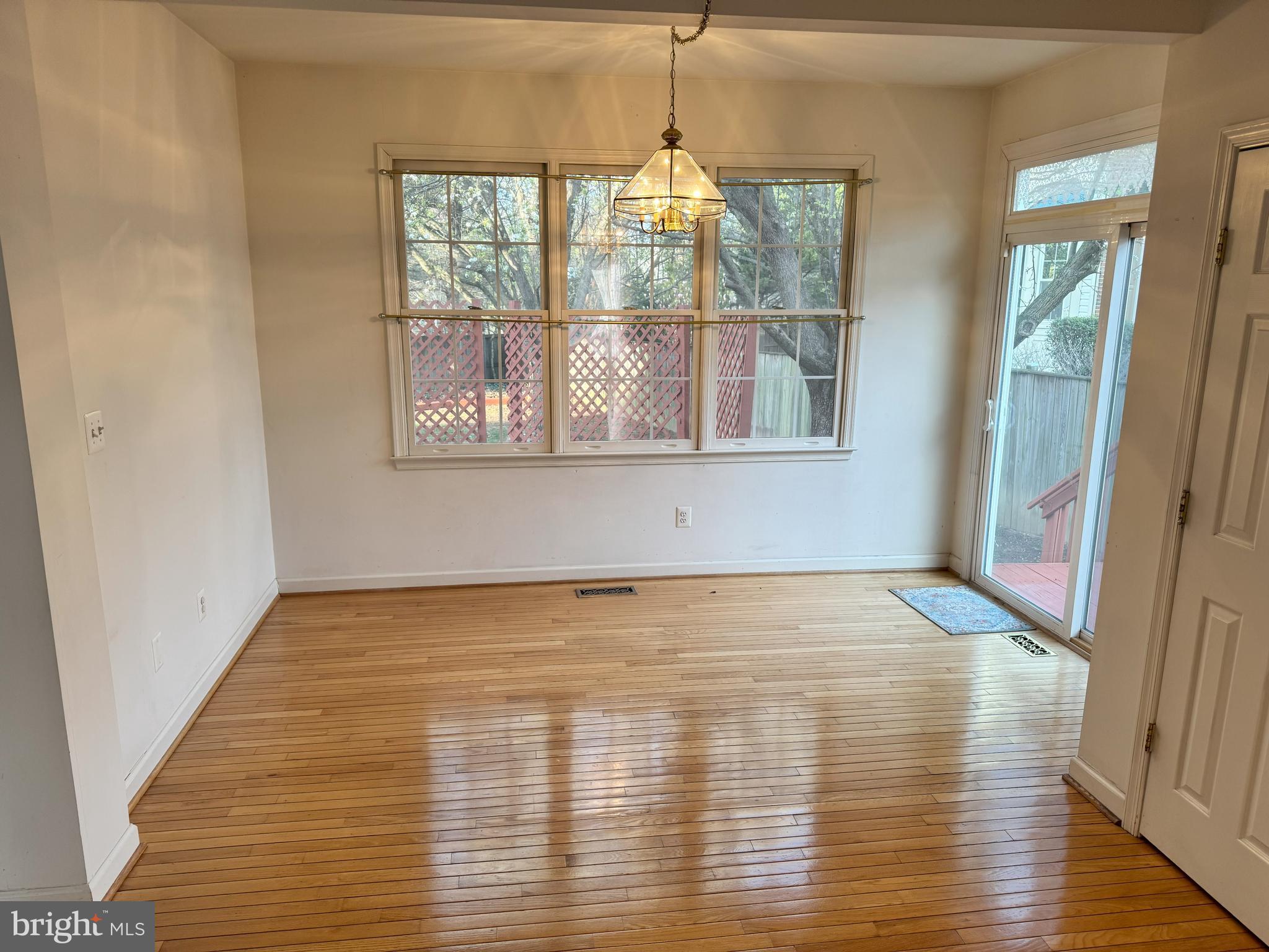 VICTORIA OAKS - Residential Lease