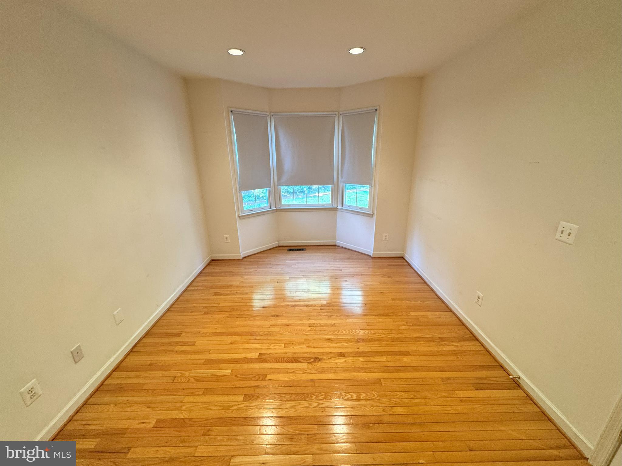 VICTORIA OAKS - Residential Lease