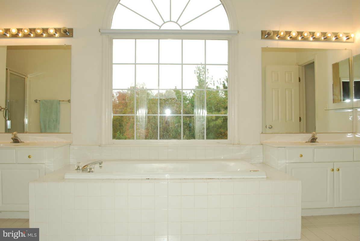 VICTORIA OAKS - Residential Lease