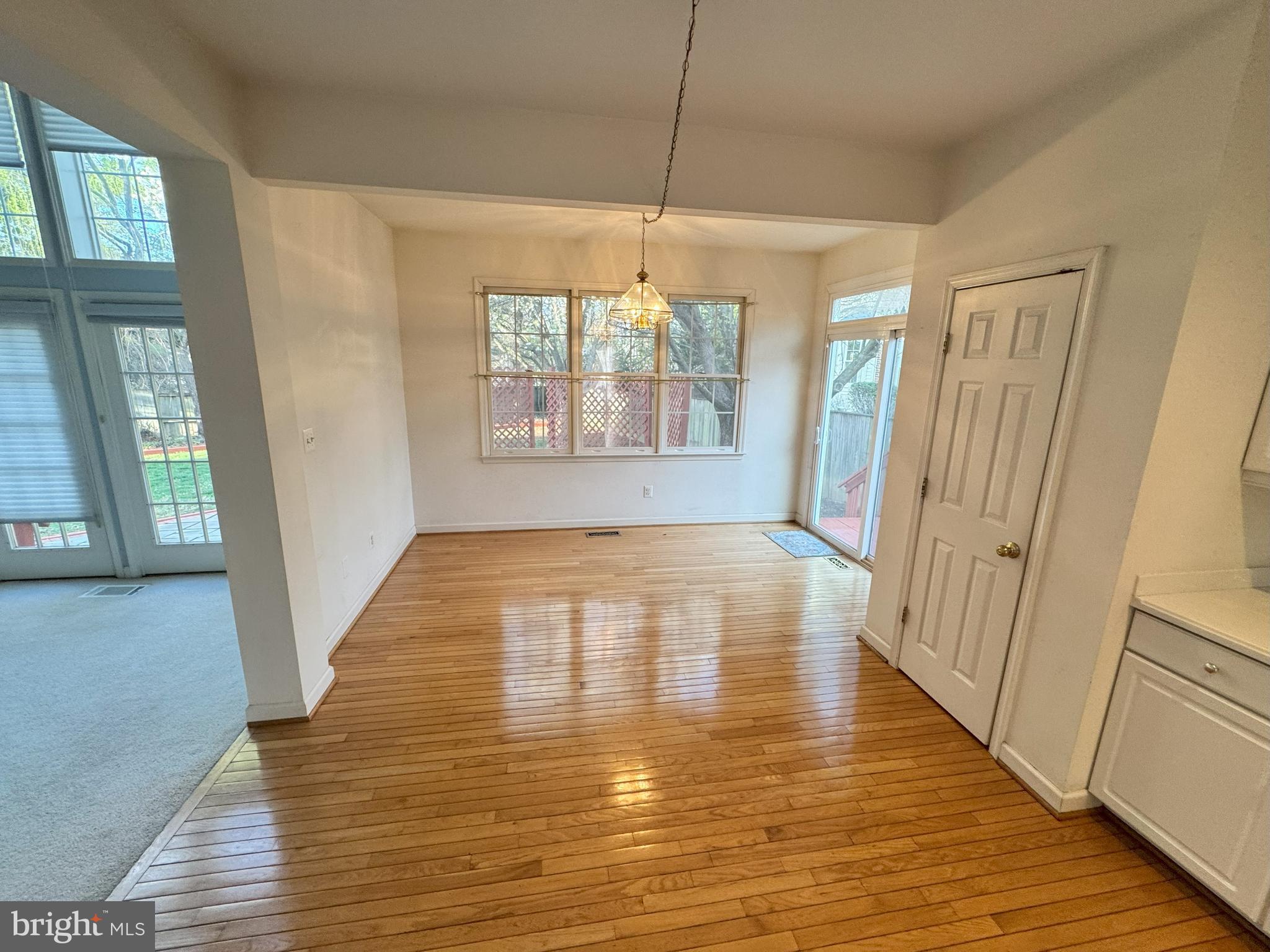 VICTORIA OAKS - Residential Lease