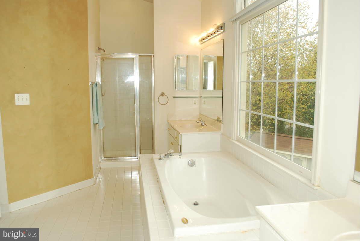 VICTORIA OAKS - Residential Lease