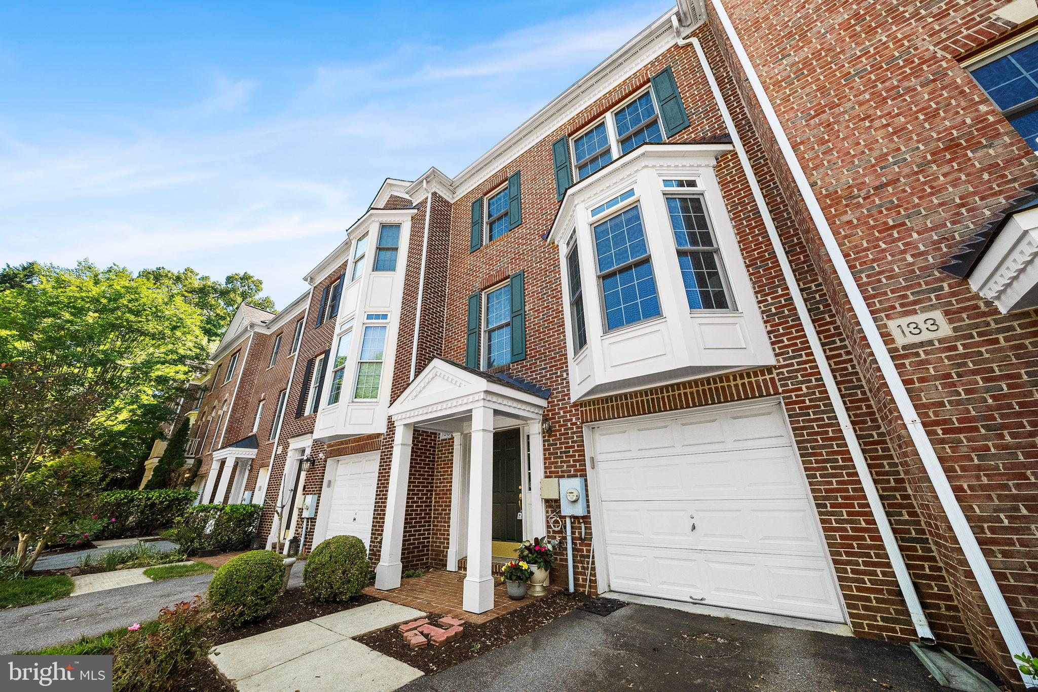WOOTTON OAKS - Residential