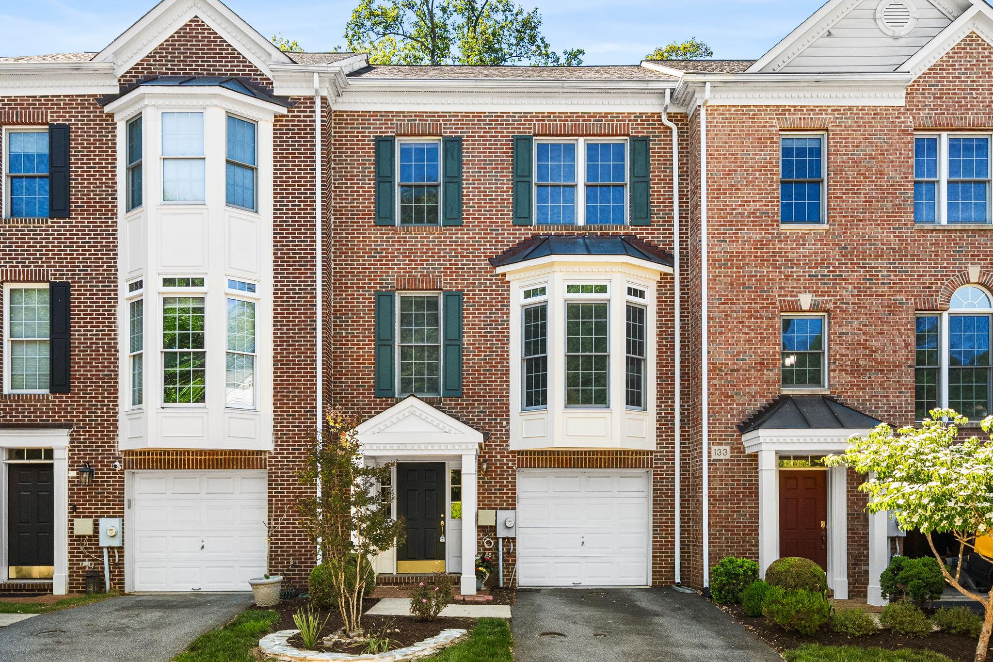 WOOTTON OAKS - Residential